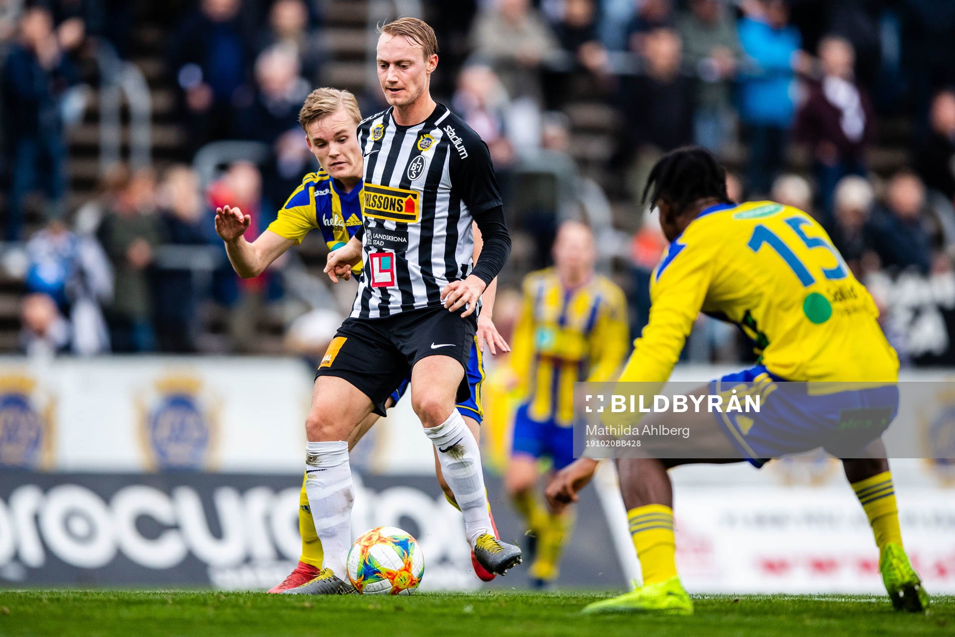  Landskronas Måns Ekvall  under fotbollsmatchen i Div 1 Södra mellan Landskrona och Eskilsminne den 20 oktober 2019 i Landskrona . 