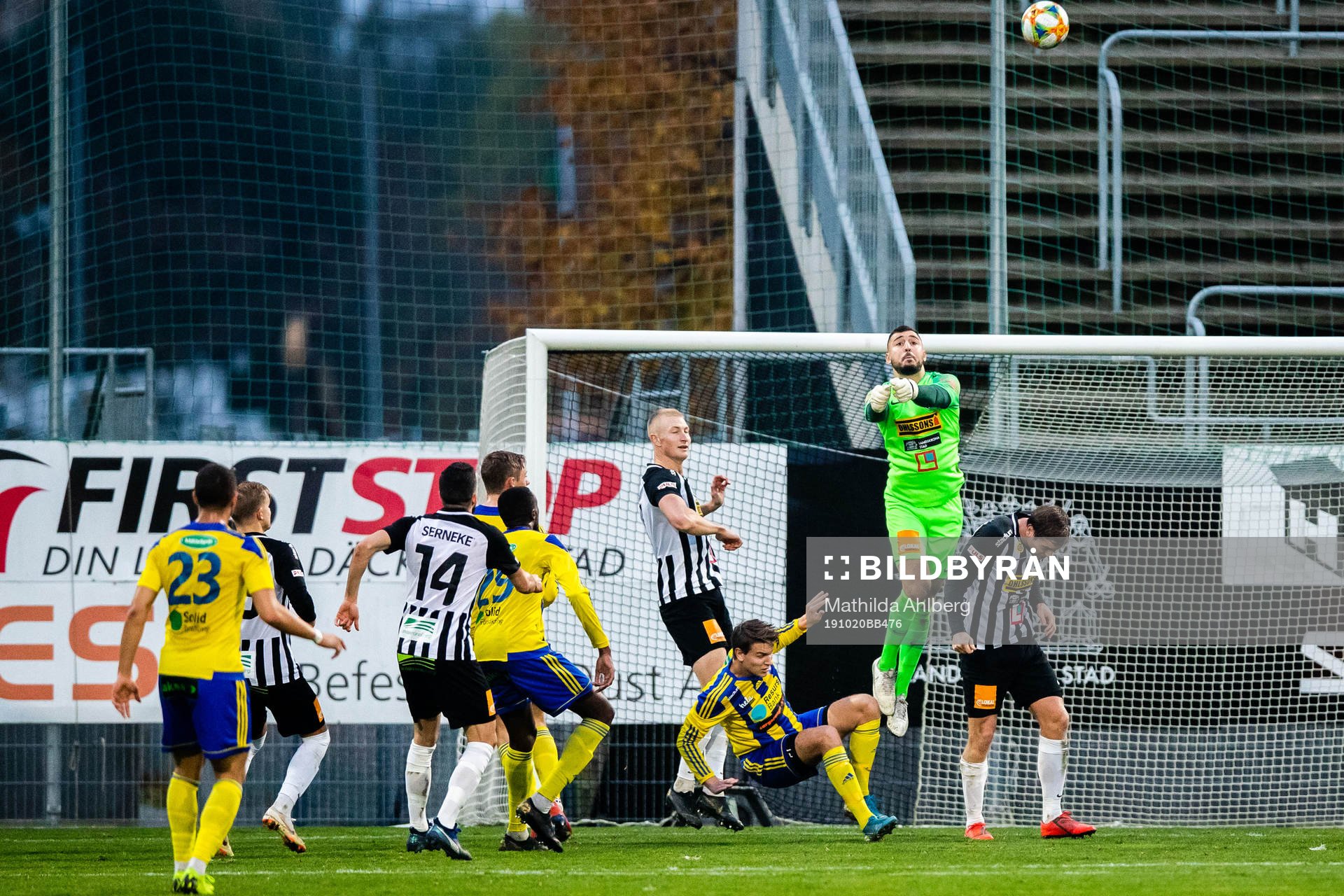 Landskronas målvakt Amr Kaddoura räddar