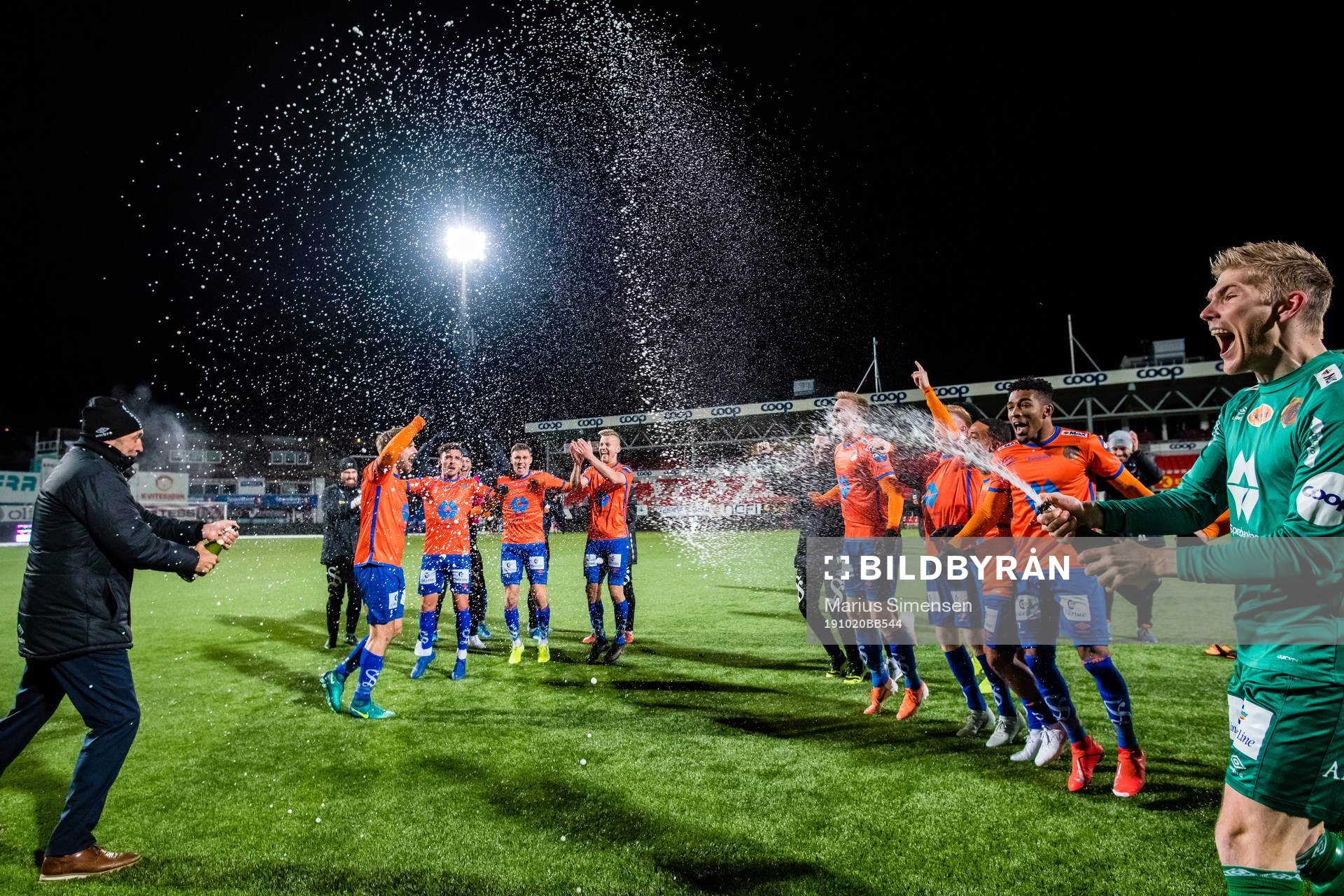 Players of Aalesund celebrates promotion to the Eliteserien