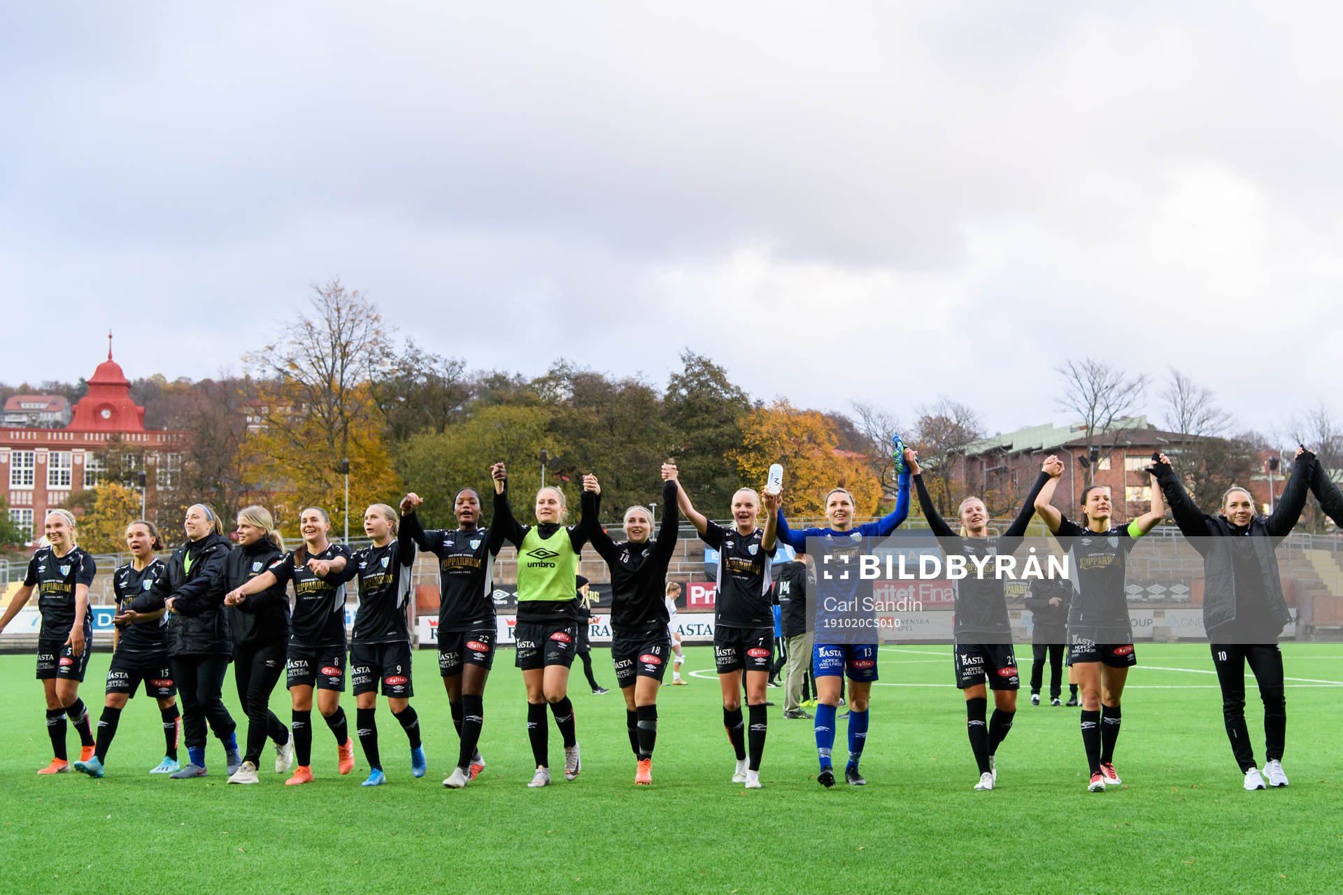 Göteborgs spelare tackar publiken