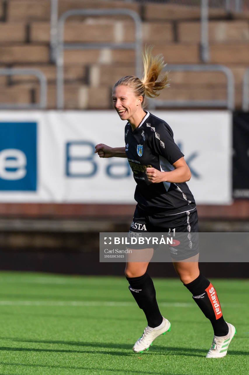 Göteborgs Rebecka Blomqvist jublar efter att hon gjort 1-0 under fotbollsmatchen i Damallsvenskan mellan Kopparbergs Göteborg och Växjö den 20 oktober 2019 i Göteborg.