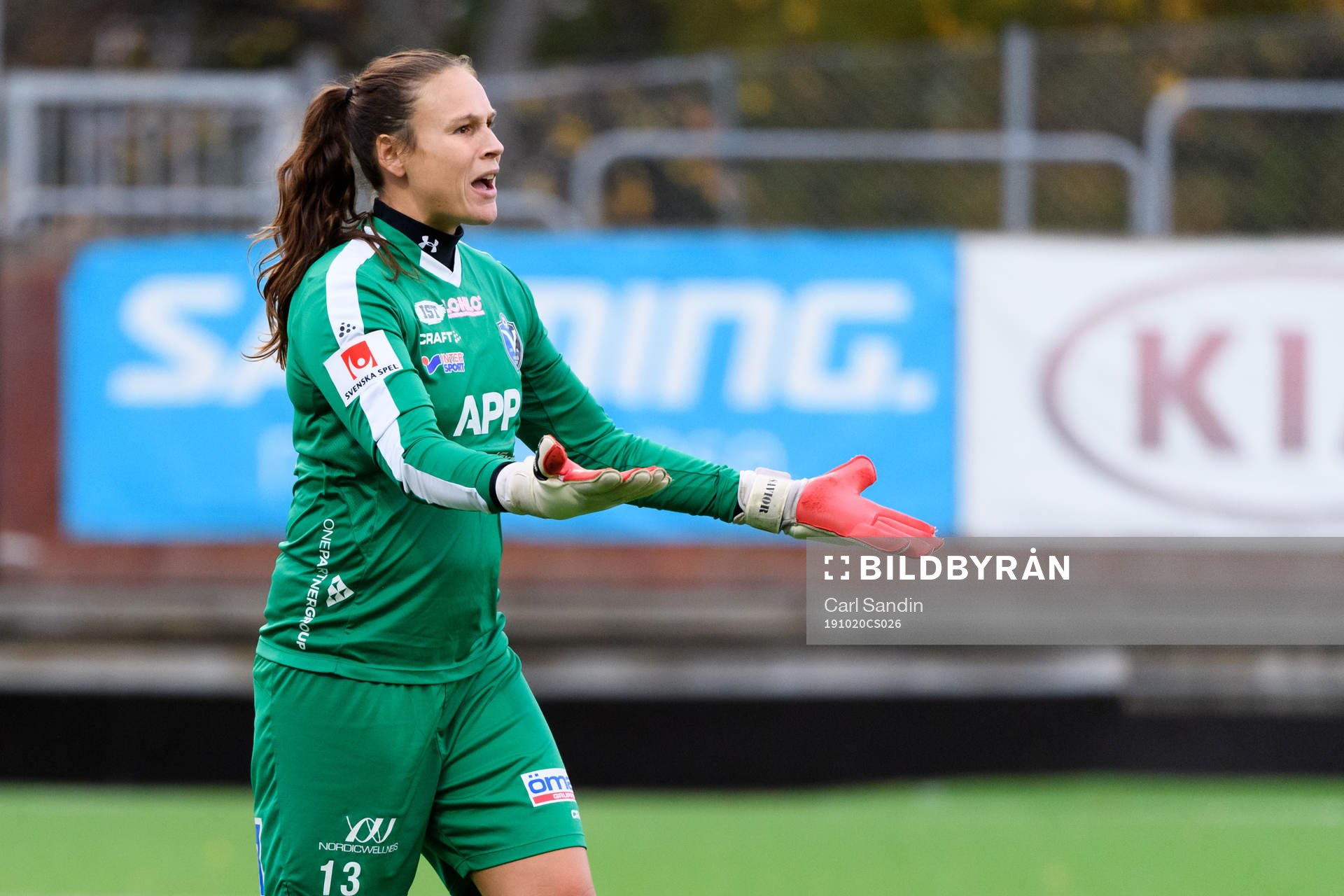 Växjös målvakt Katlynn Fraine reagerar