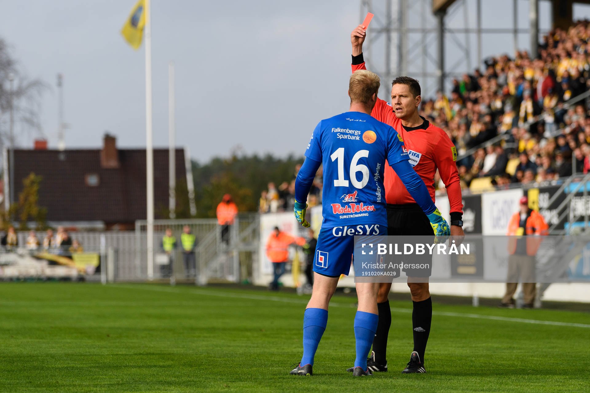Falkenbergs målvakt Hampus Nilsson får rött kort
