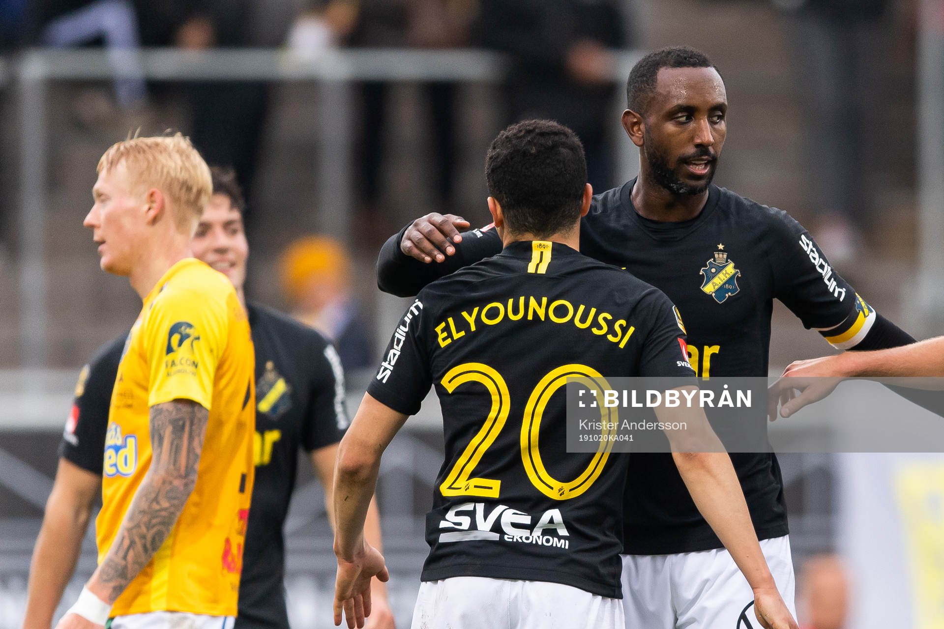 s Tarik Elyounoussi och Henok Goitom jublar