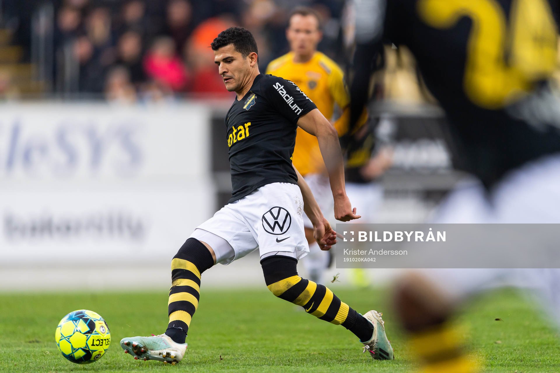 s Tarik Elyounoussi