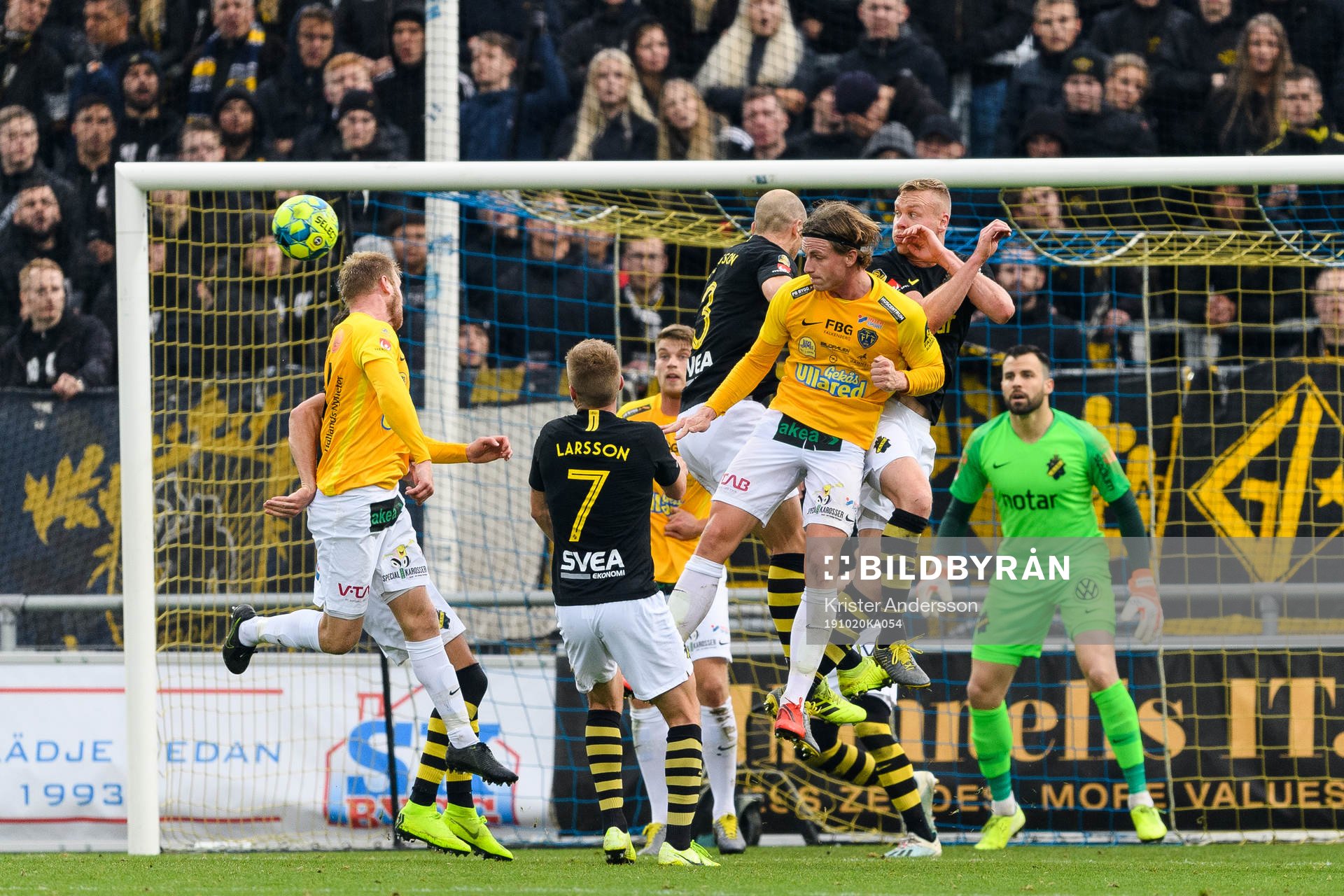 Kamp om bollen vid hörna