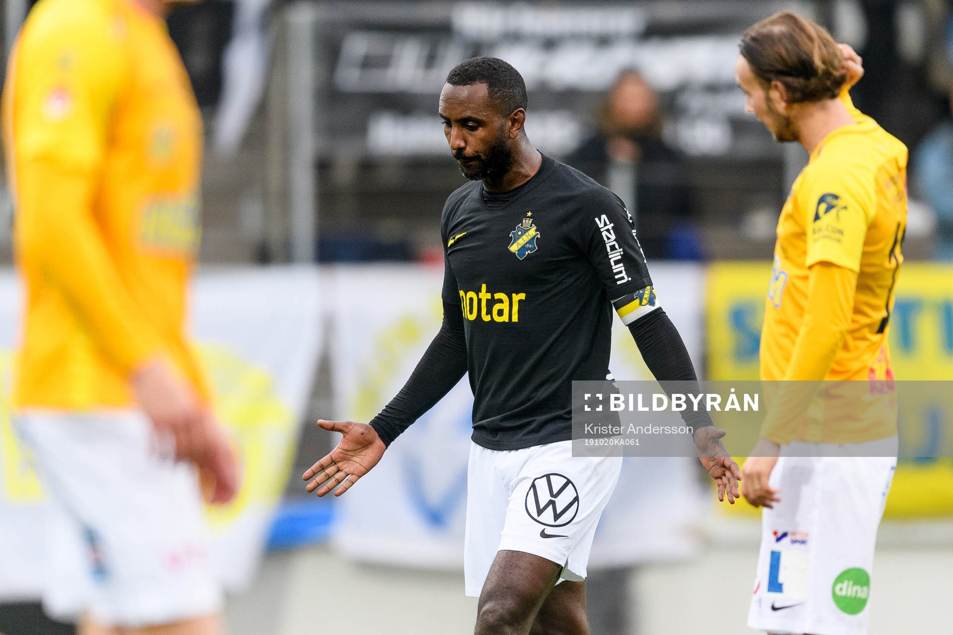 AIK:s Henok Goitom jublar under fotbollsmatchen i Allsvenskan mellan Falkenberg och AIK den 20 oktober 2019 i Falkenberg.
