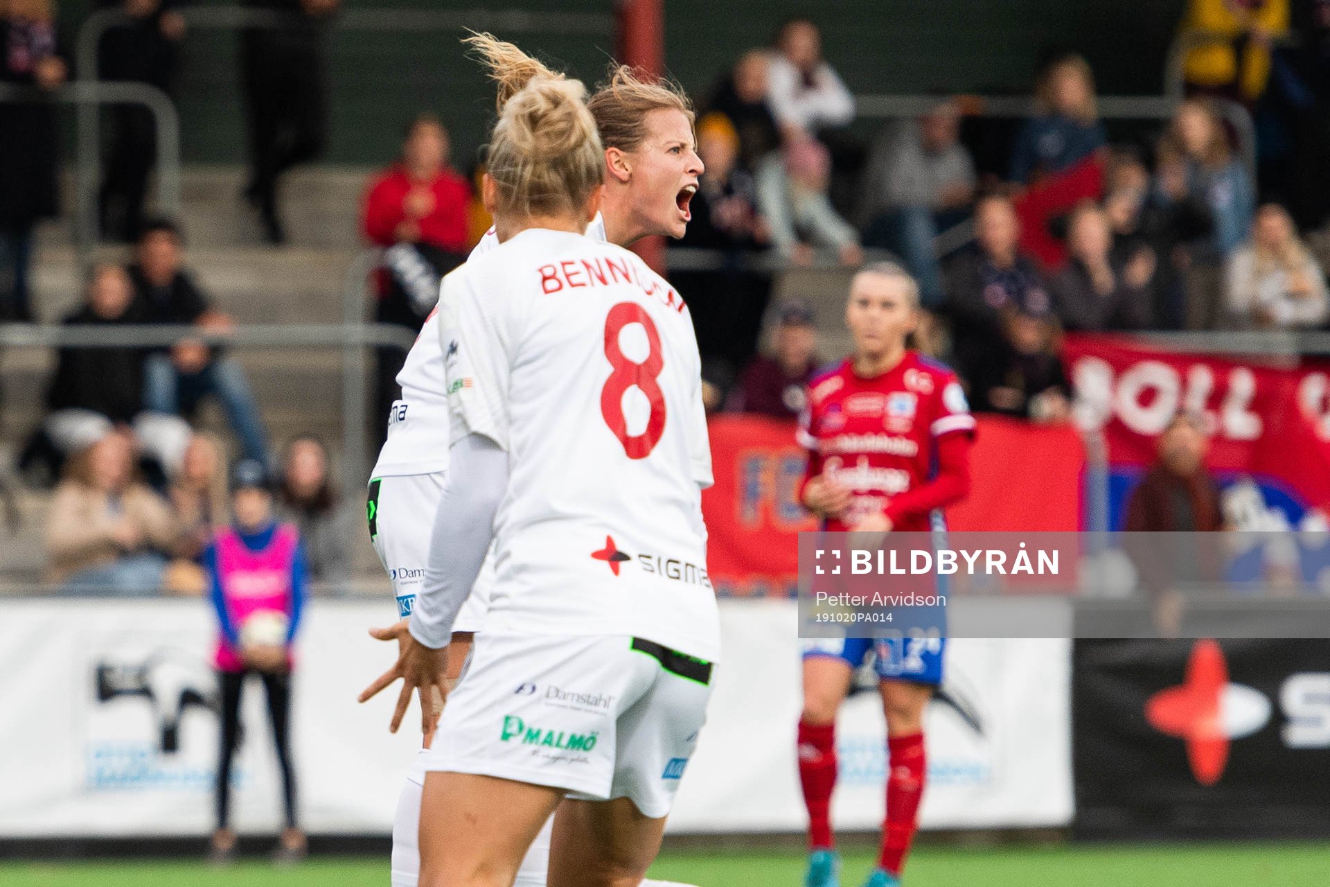 Rosengårds Anna Anvegård jublar