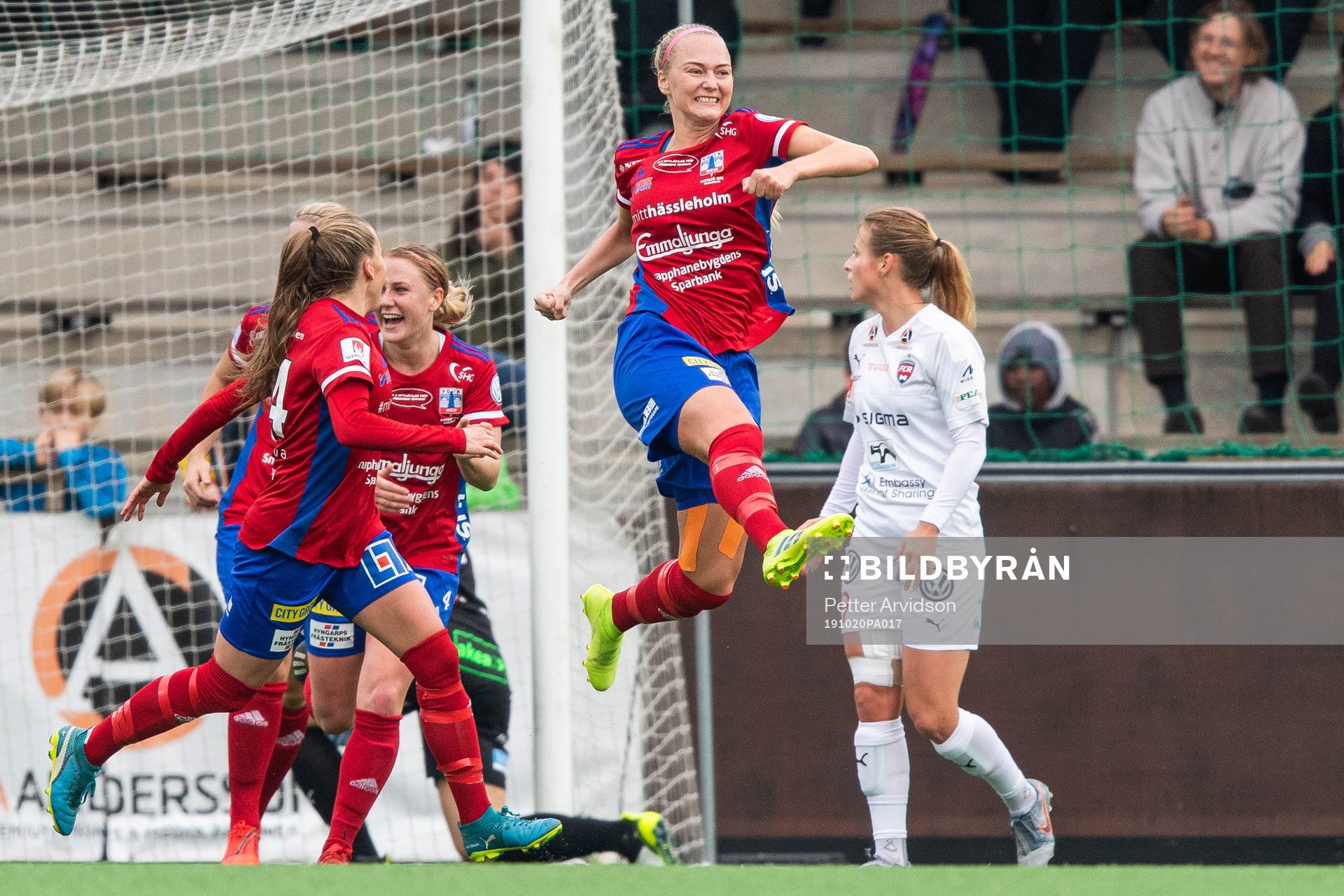Vittsjös Alexandra Benediktsson jublar