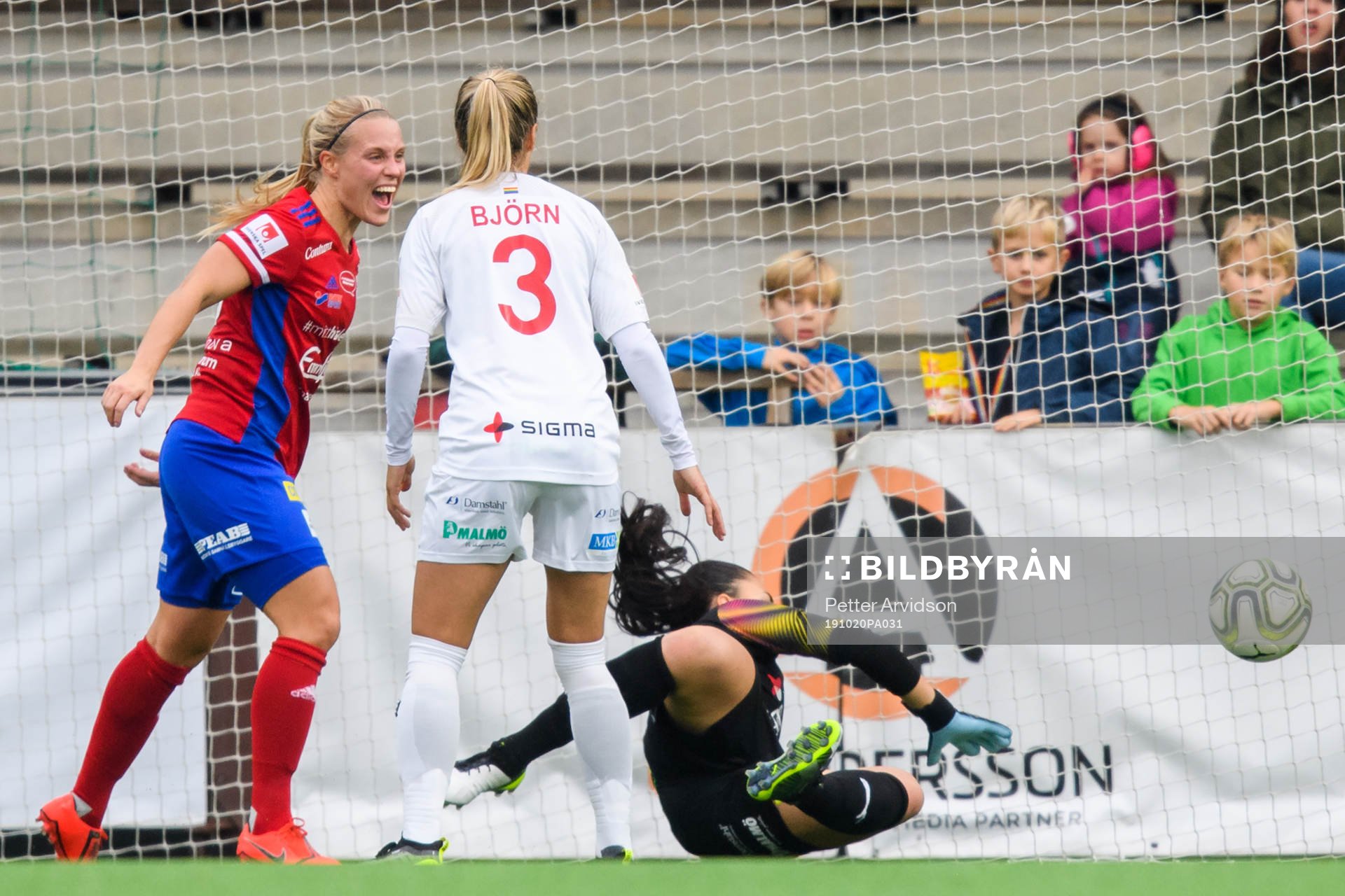 Vittsjös Nellie Persson jublar när Alexandra Benediktsson