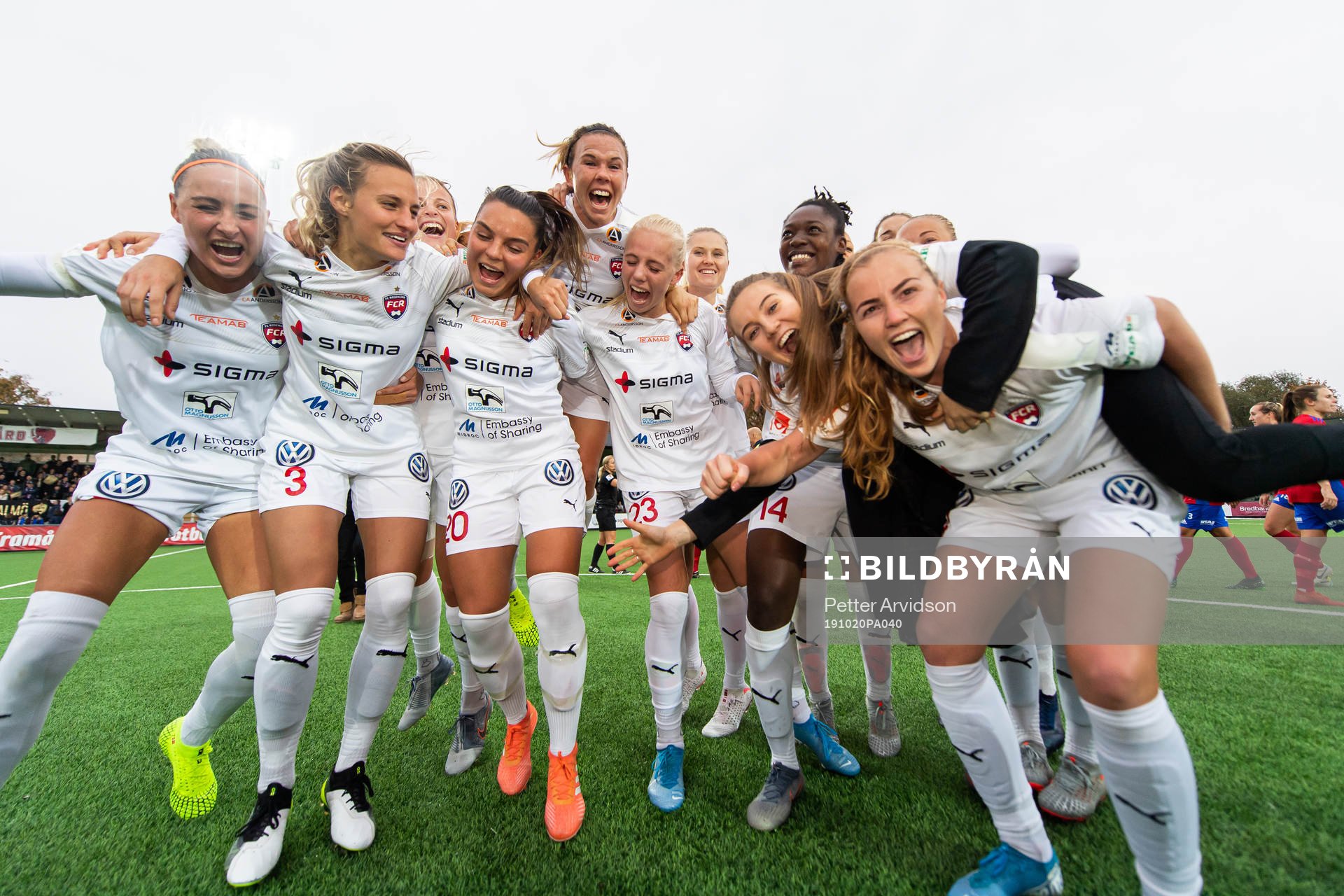 Rosengårds spelare jublar