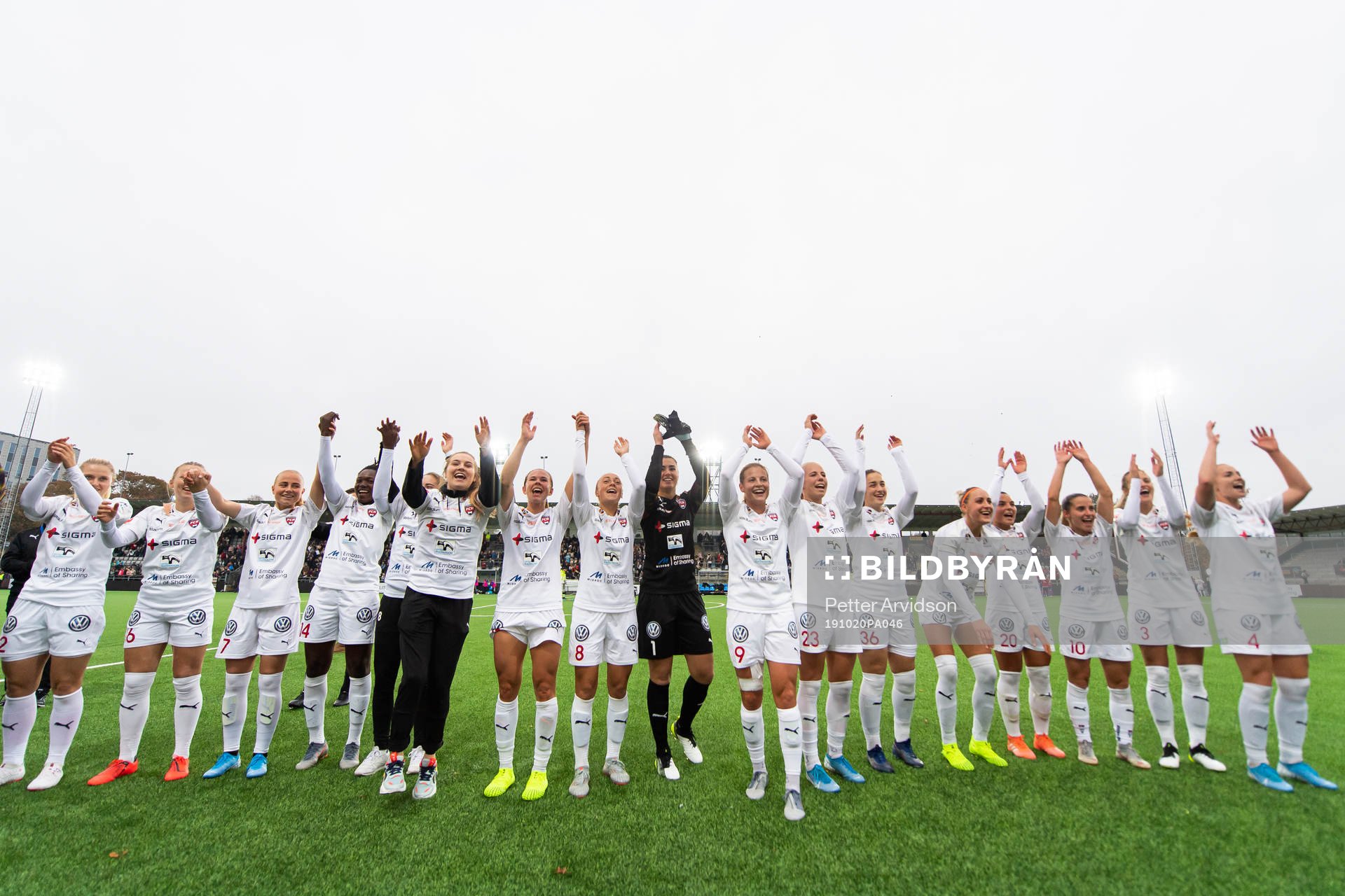 Rosengårds spelare jublar