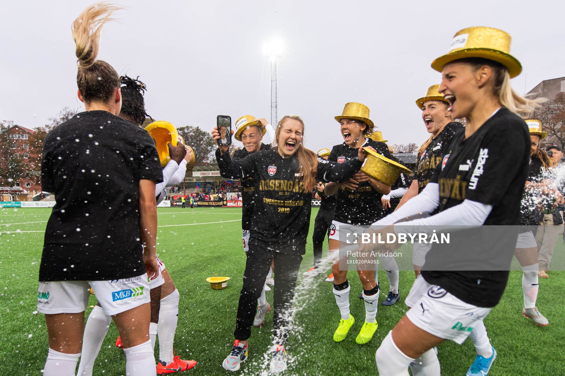Rosengårds Nathalie Björn jublar och sprutar champagne