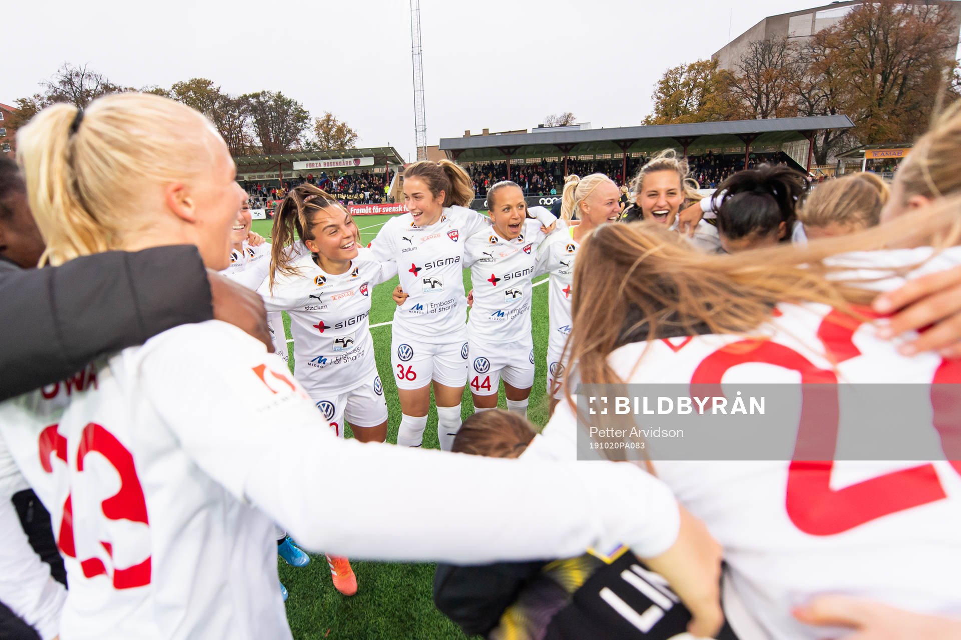 Rosengårds spelare jublar