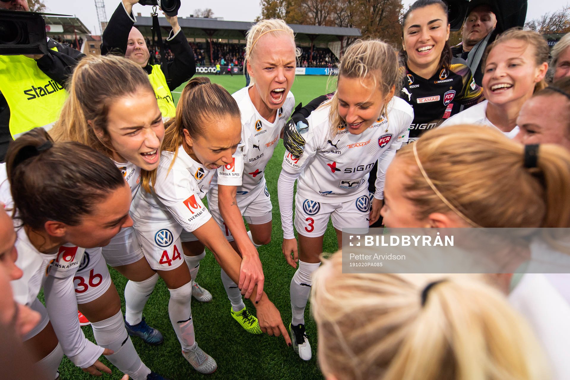Rosengårds Caroline Seger och lagkamrater jublar