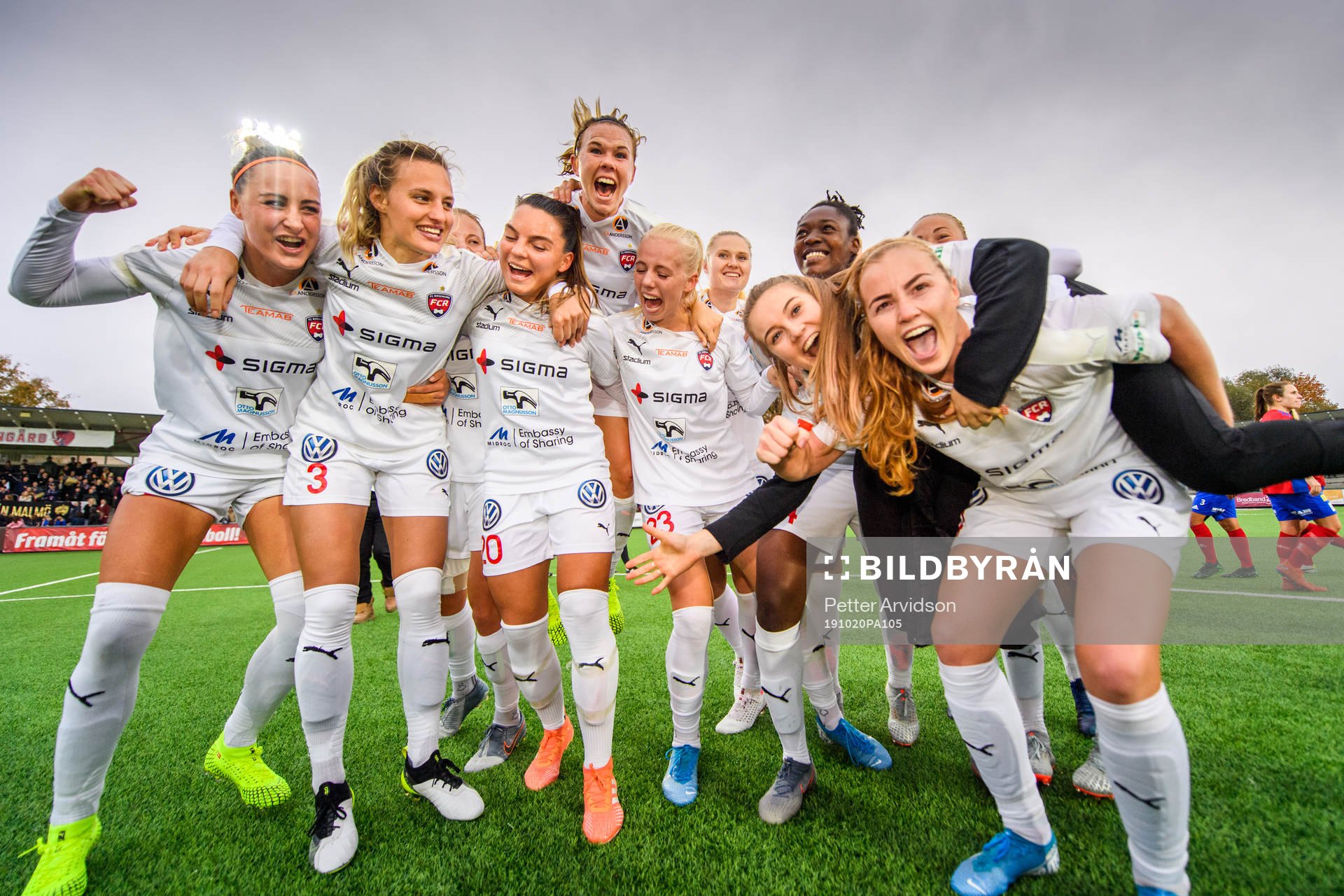 Rosengårds spelare jublar