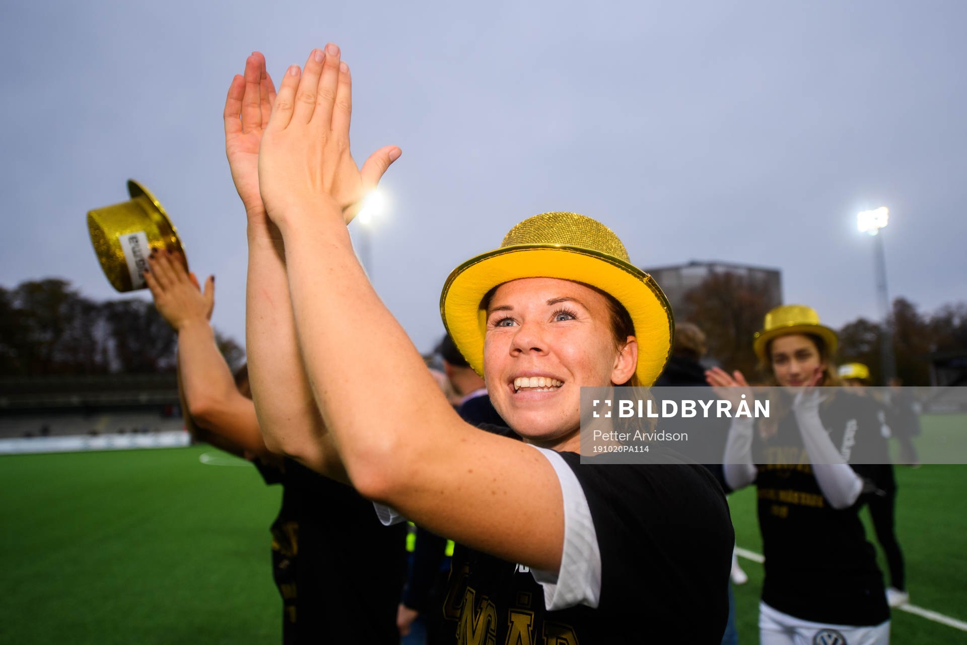 Rosengårds Jessica Samuelsson jublar efter att Rosengård säkrat SM-guldet 2019 efter fotbollsmatchen i Damallsvenskan mellan Rosengård och Vittsjö den 20 oktober 2019 i Malmö.