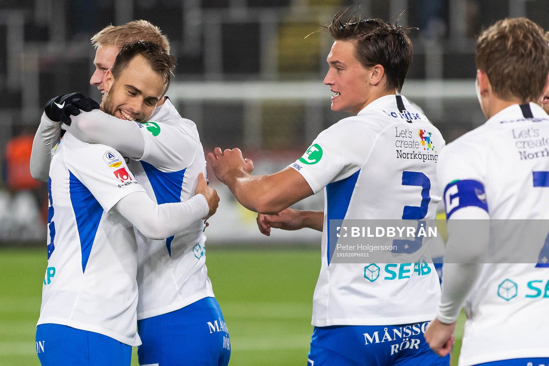 IFK Norrköpings Andreas Blomqvist gör 1-0 och jublar med