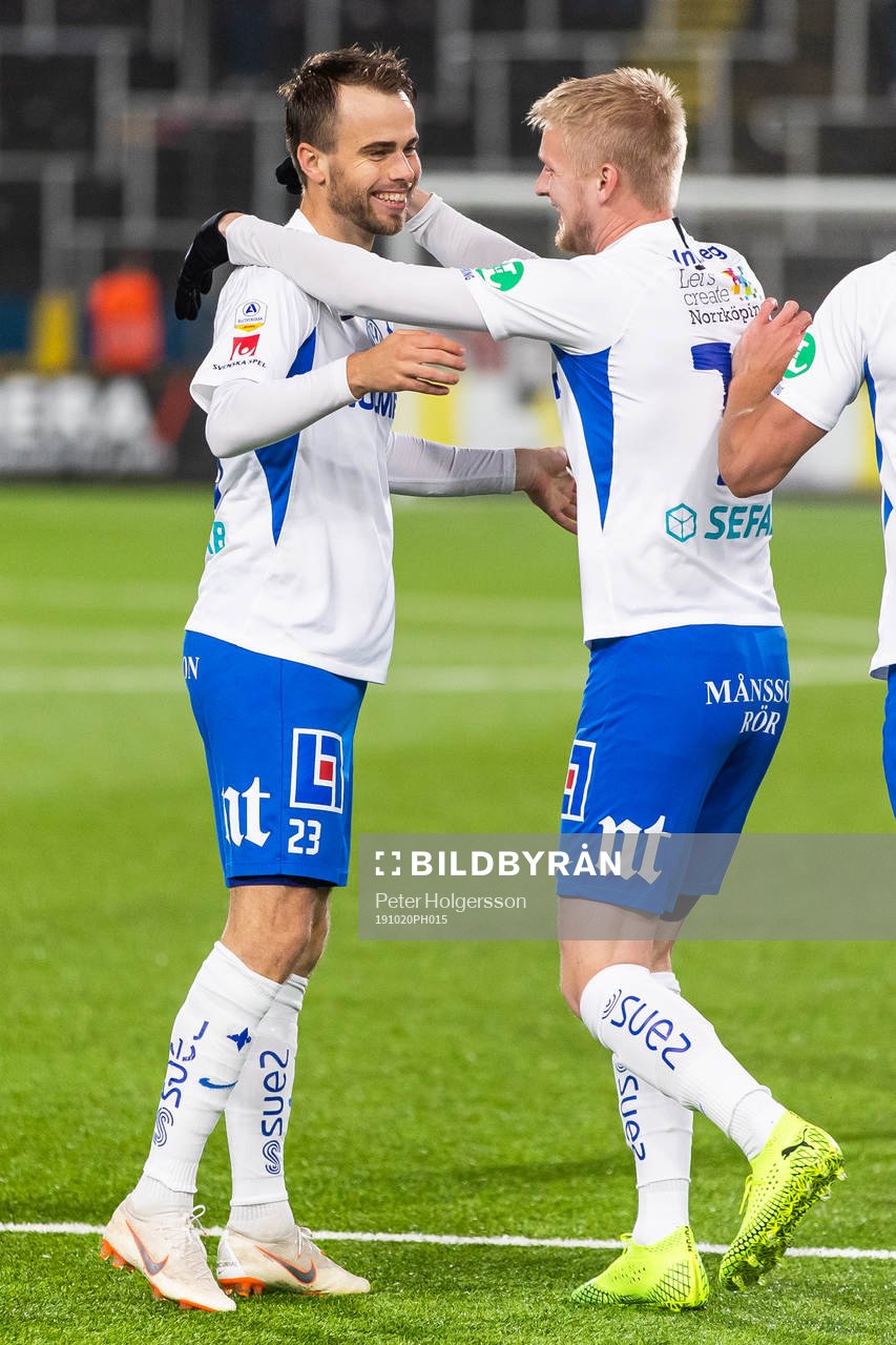 IFK Norrköpings Andreas Blomqvist jublar med Kalle Holmberg
