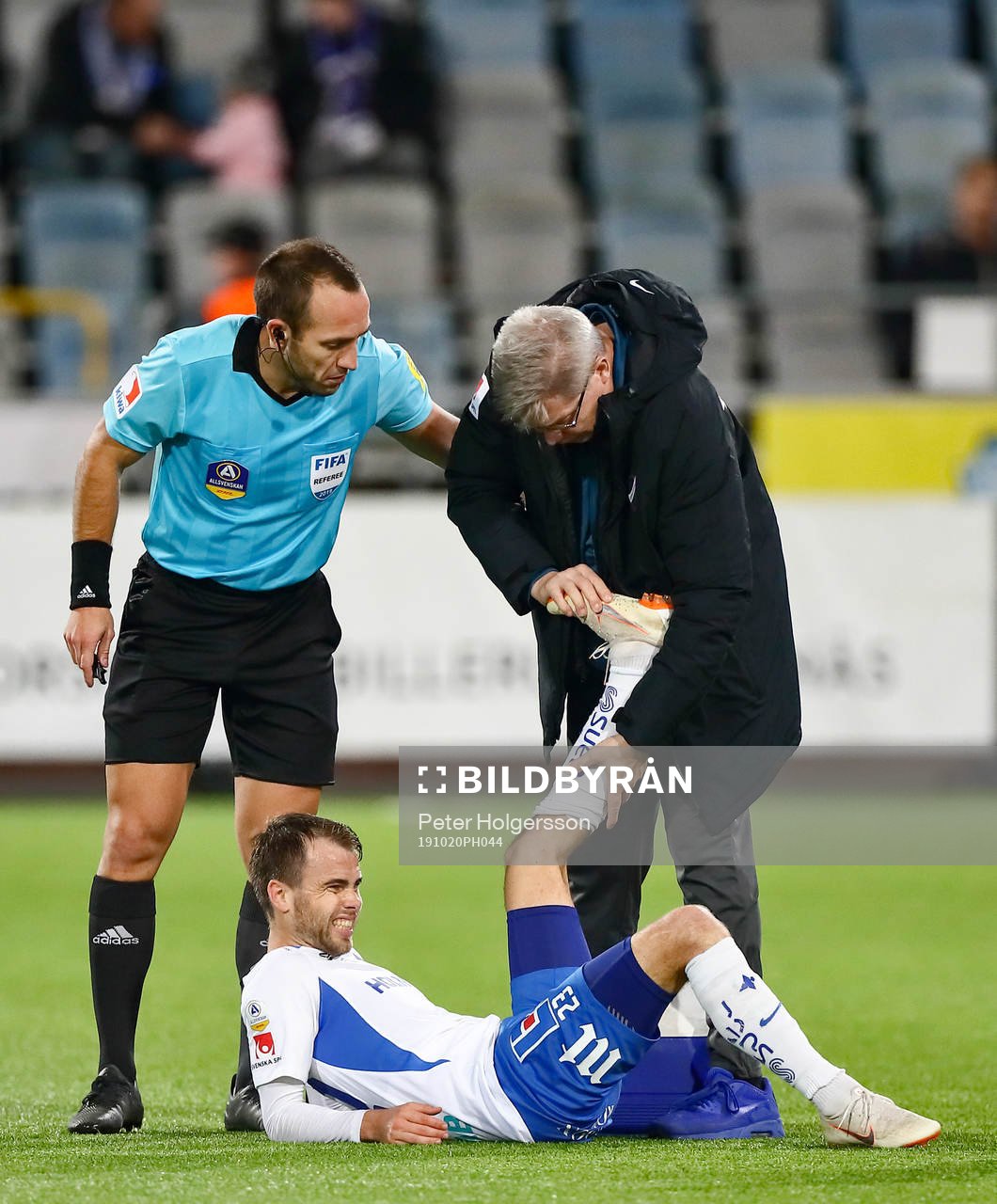 Domare Kaspar Sjöberg med IFK Norrköpings Andreas