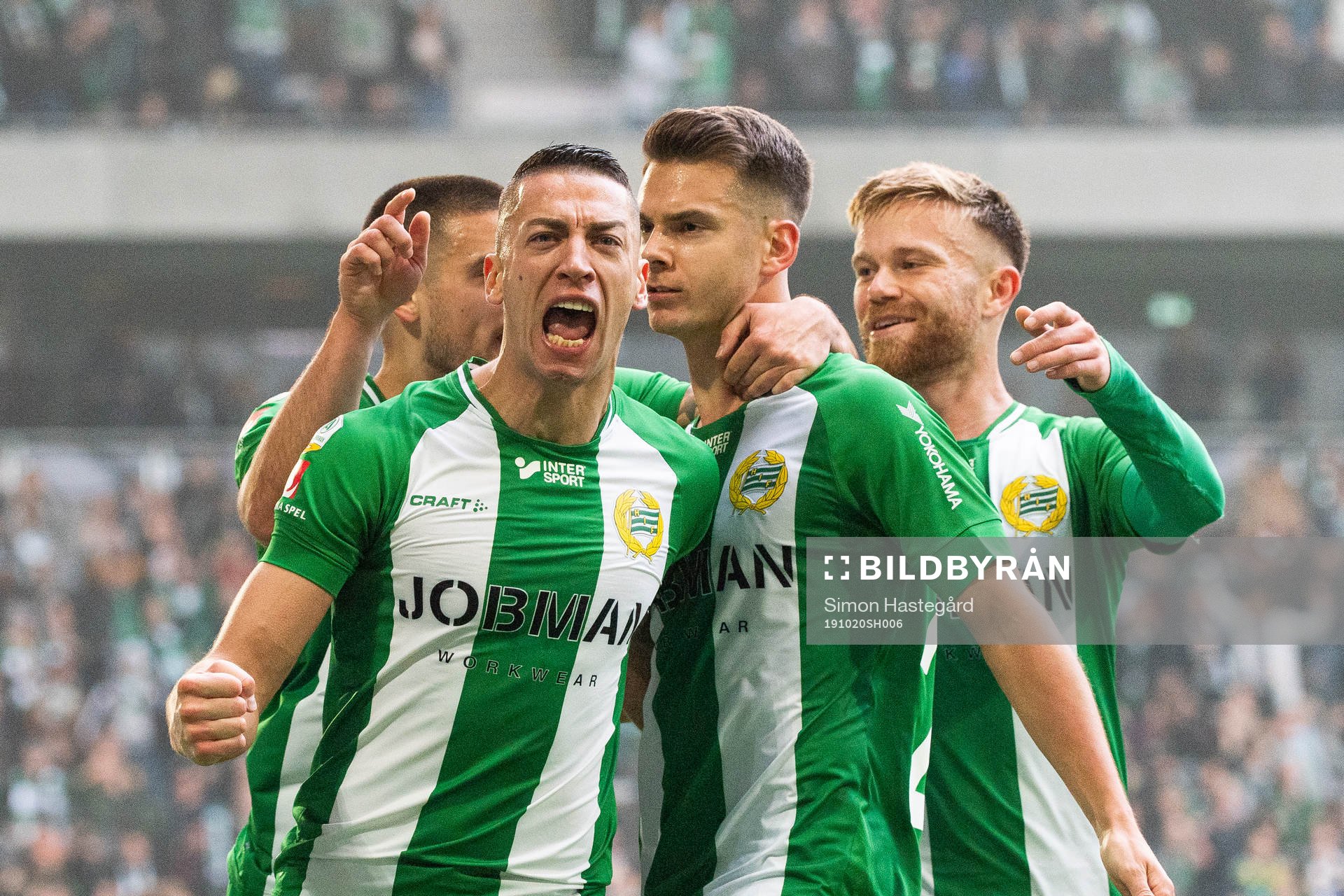 Hammarbys Alexander Kacaniklic jublar med Vladimir Rodic, Nikola Djurdjic och Dennis Widgren efter 1-0 under fotbollsmatchen i Allsvenskan mellan Hammarby och Malmö FF den 20 oktober 2019 i Stockholm.