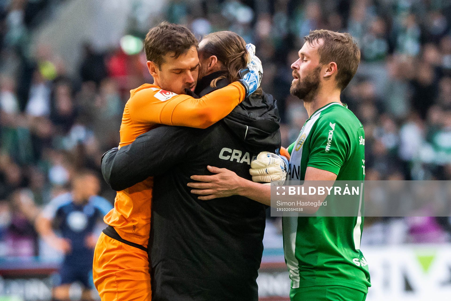 Hammarbys målvakt Davor Blazevic, målvakt Johan Wiland och Mads Fenger Nielsen jublar efter fotbollsmatchen i Allsvenskan mellan Hammarby och Malmö FF den 20 oktober 2019 i Stockholm.