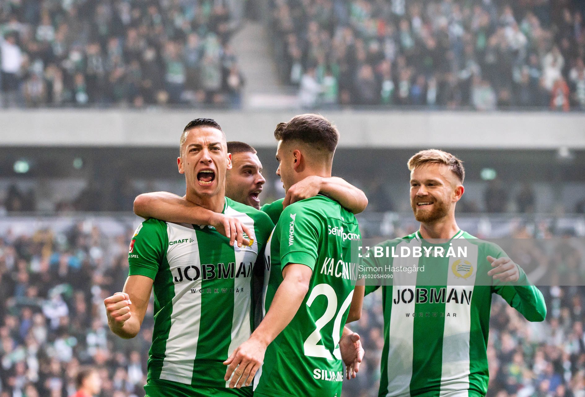 Hammarbys Alexander Kacaniklic jublar med Nikola Djurdjic
