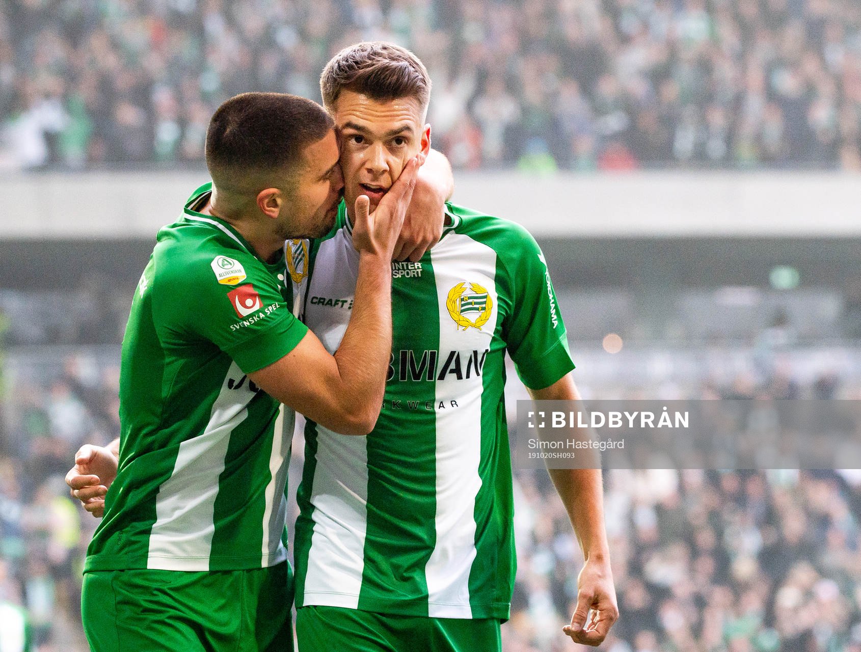 Hammarbys Alexander Kacaniklic jublar med Vladimir Rodic