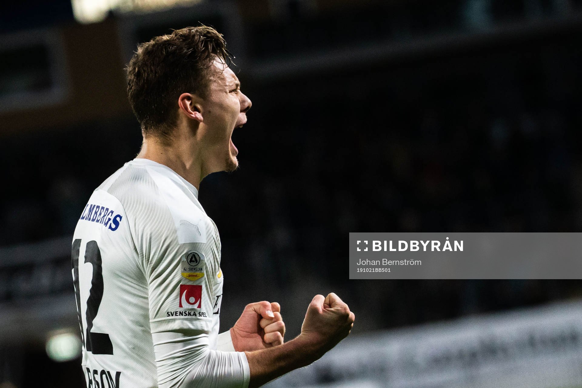 Örebros Jake Larsson jublar