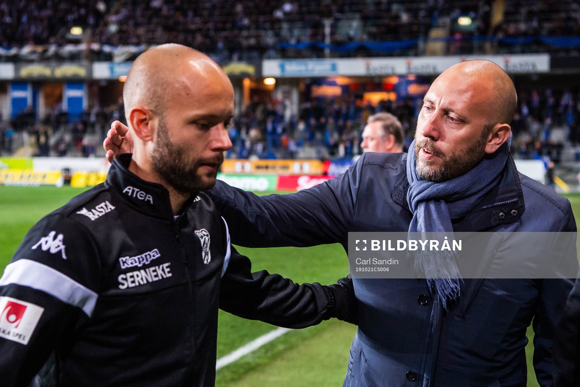IFK Göteborgs Robin Söder klappas om av IFK Göteborgs