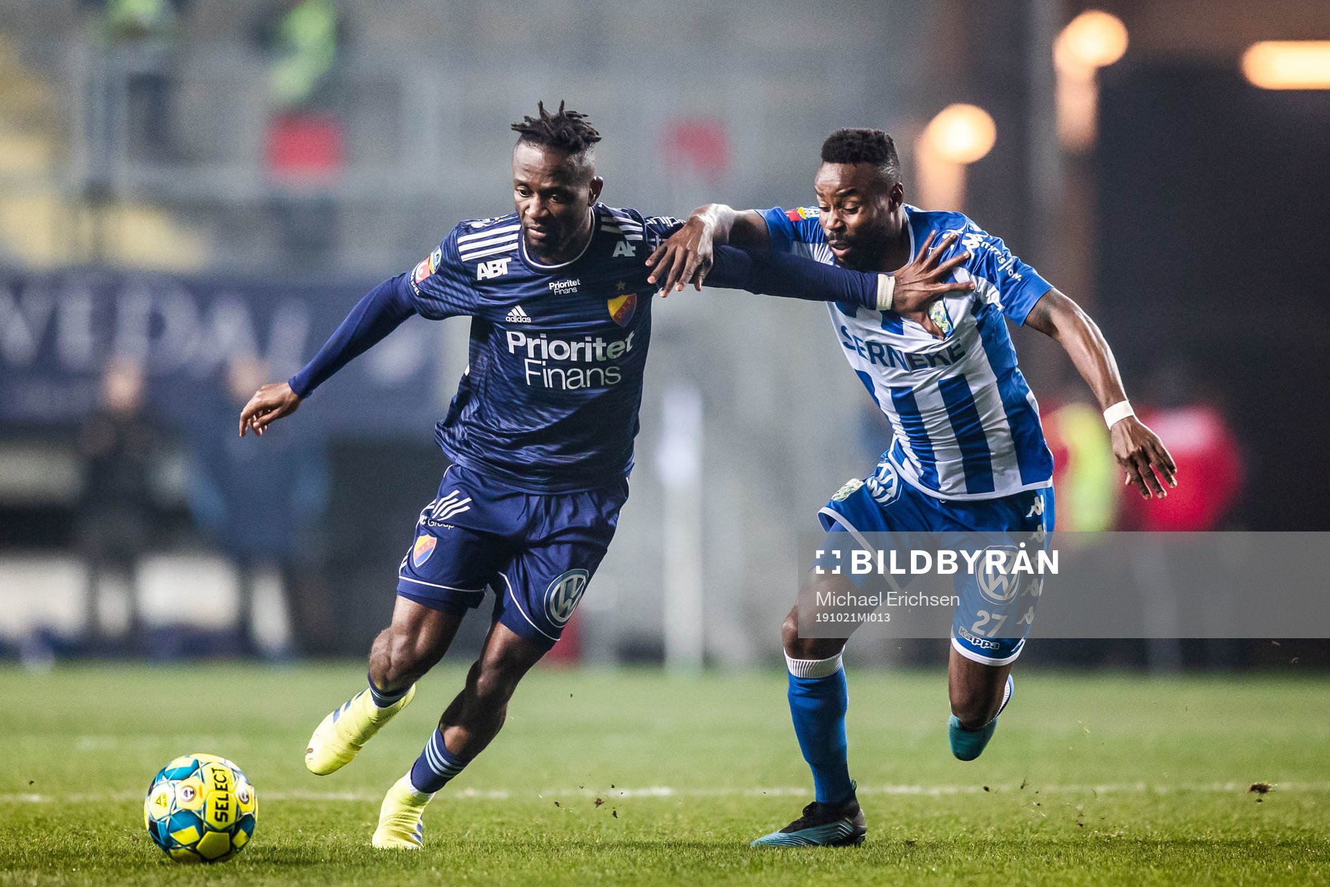 Djurgårdens Mohamed Buya Turay och IFK Göteborgs Nzuzi