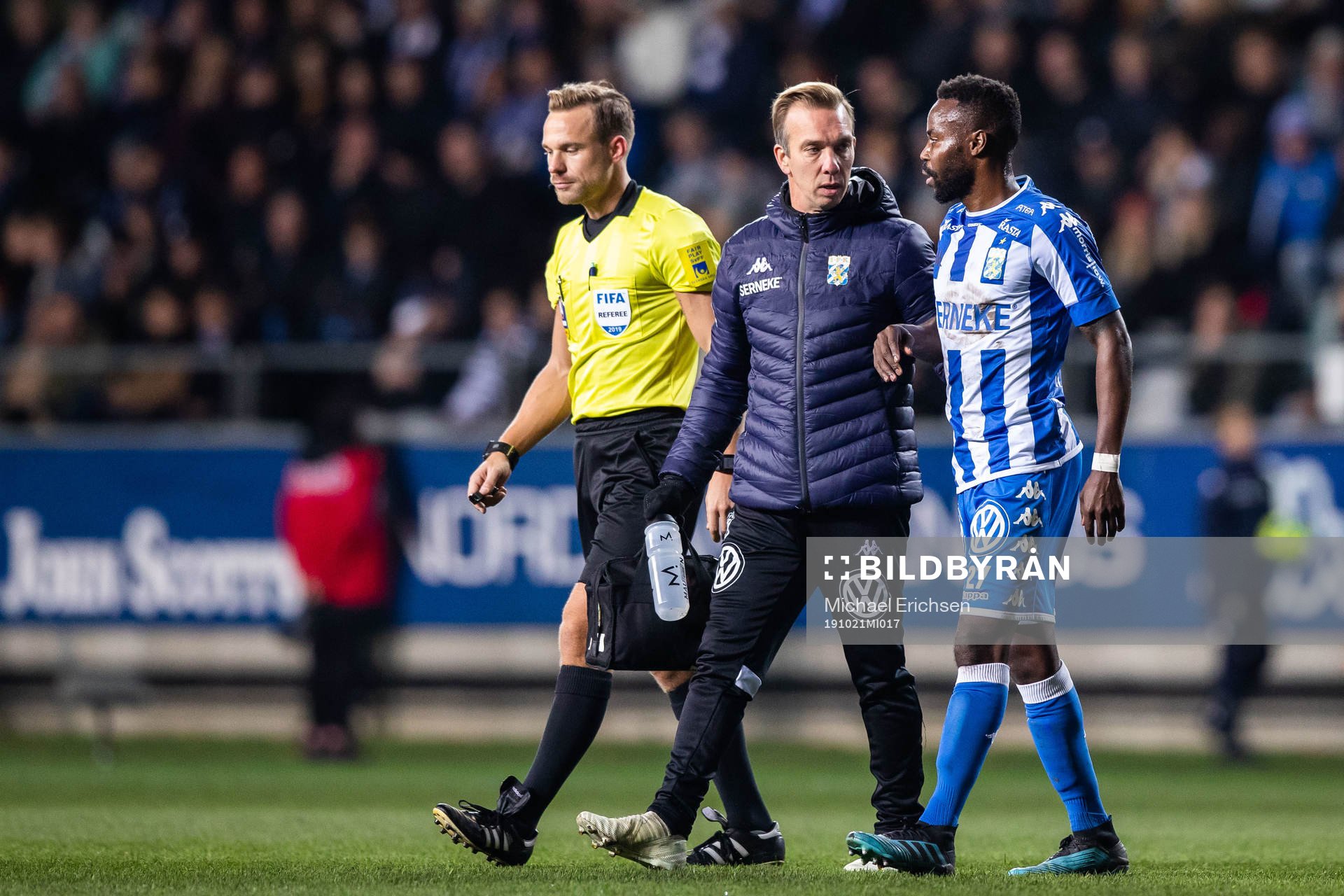 IFK Göteborgs Nzuzi Toko lämnar planen
