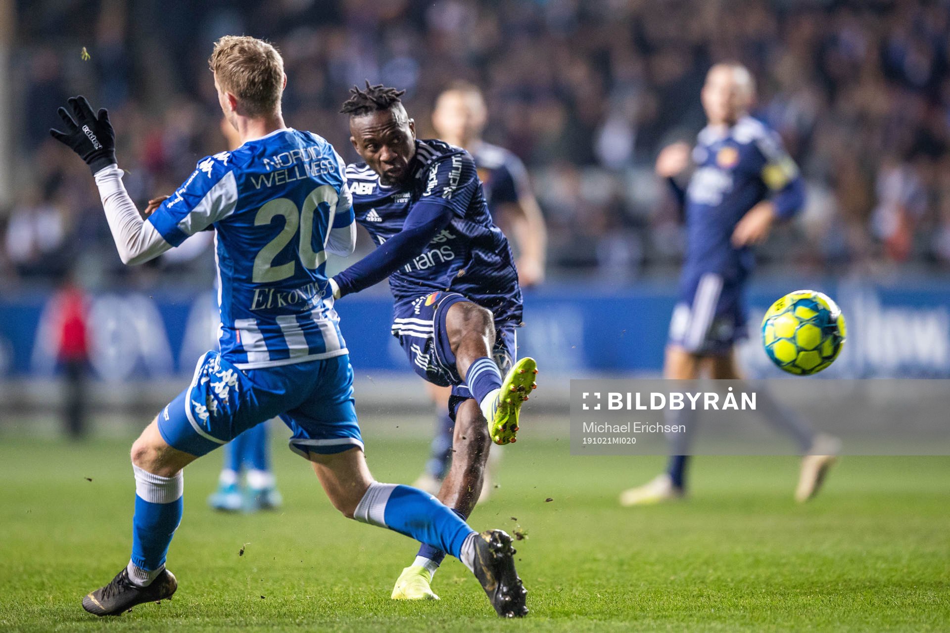 Djurgårdens Mohamed Buya Turay skjuter