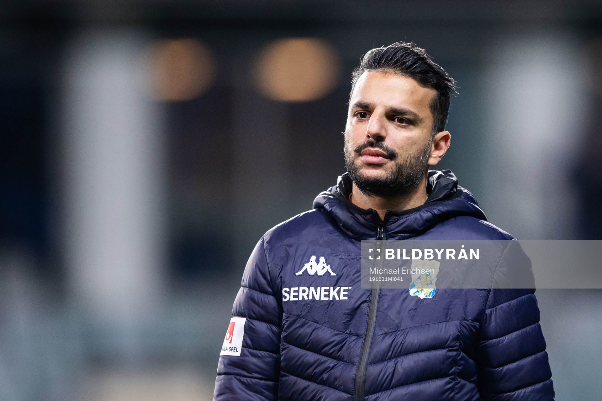IFK Göteborgs tränare Poya Asbaghi deppar