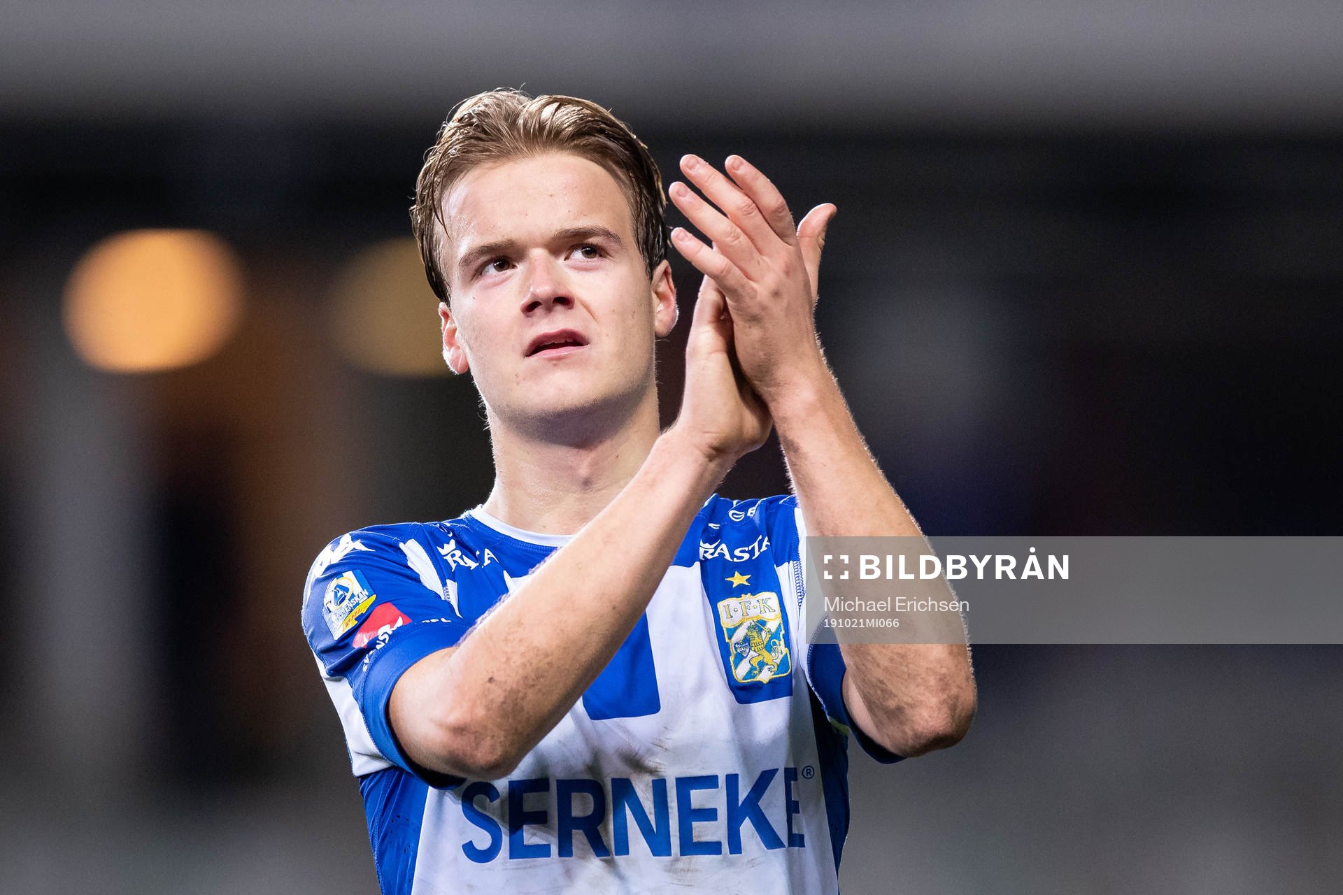 IFK Göteborgs August Erlingmark  tackar publiken
