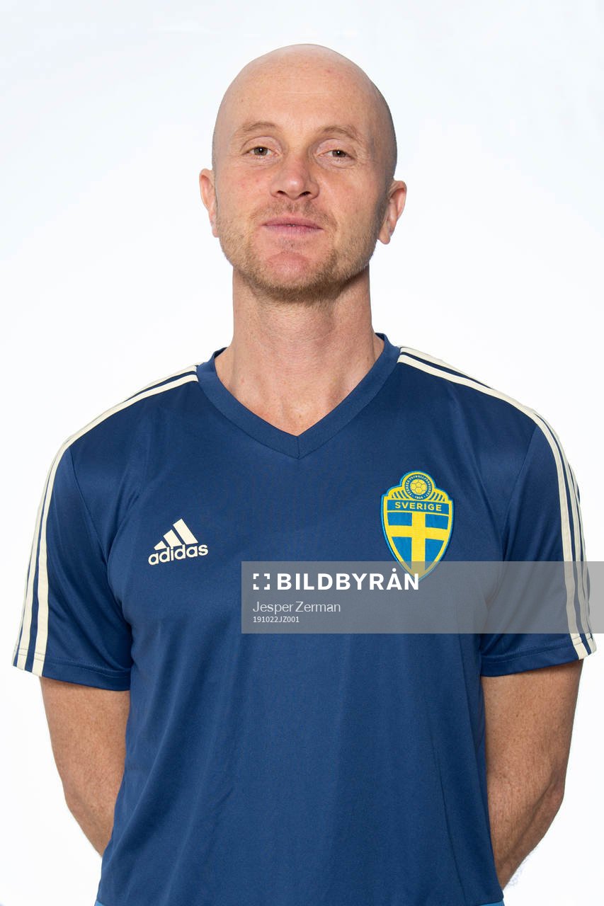 Målvaktstränare Timy Karlsson i P15-landslaget poserar för porträtt den 22 oktober 2019 i Stockholm.