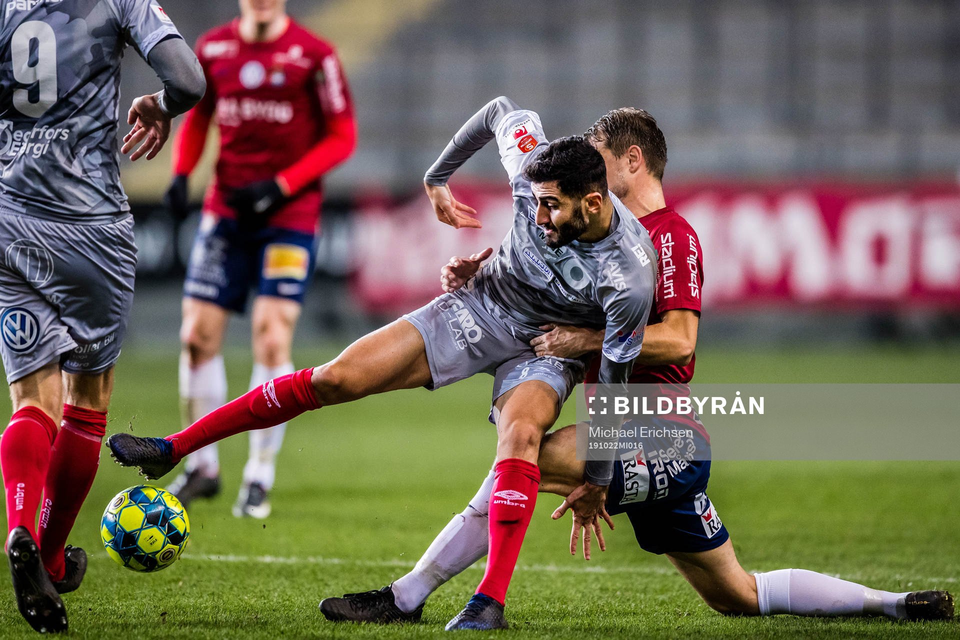 Degerfors Ferhad Ayaz  och Örgrytes Hannes Sahlin i