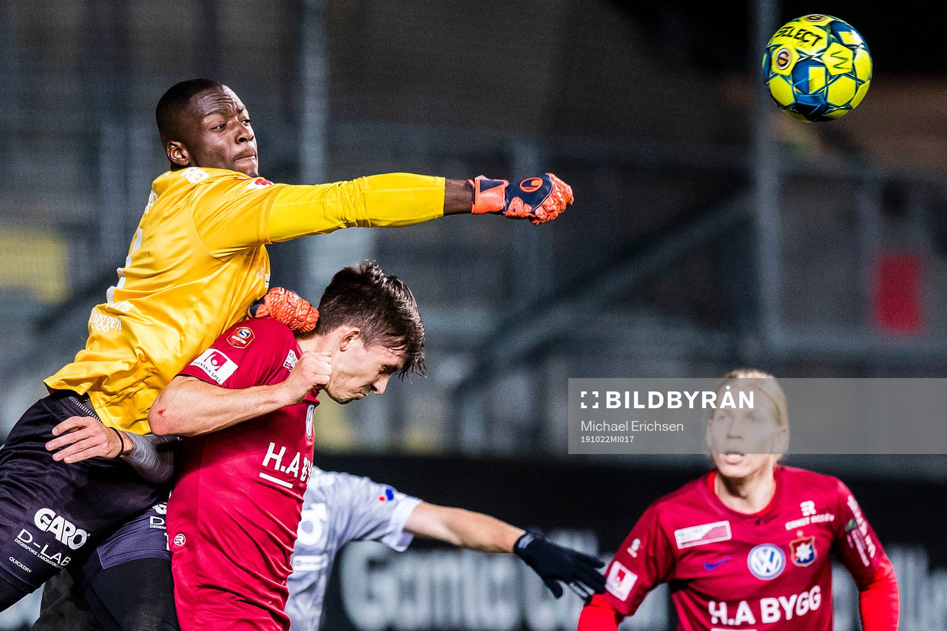 Degerfors målvakt Ismael Diawara och Örgrytes Daniel