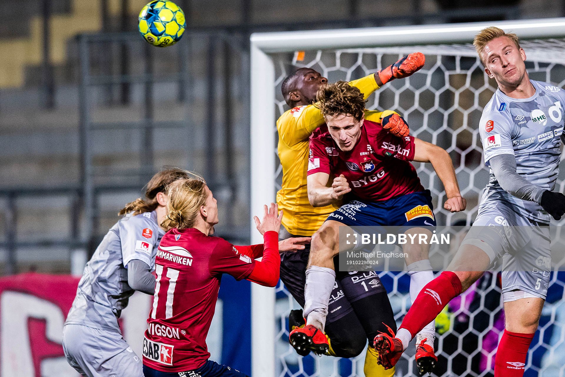 Örgrytes Jakob Lindström och Degerfors målvakt Ismael