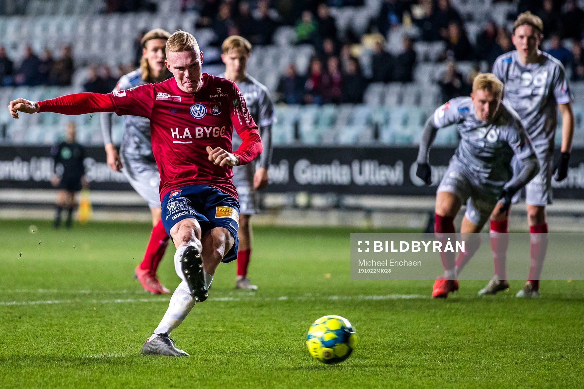 Örgrytes David Engström kvitterar till 1-1 på straff