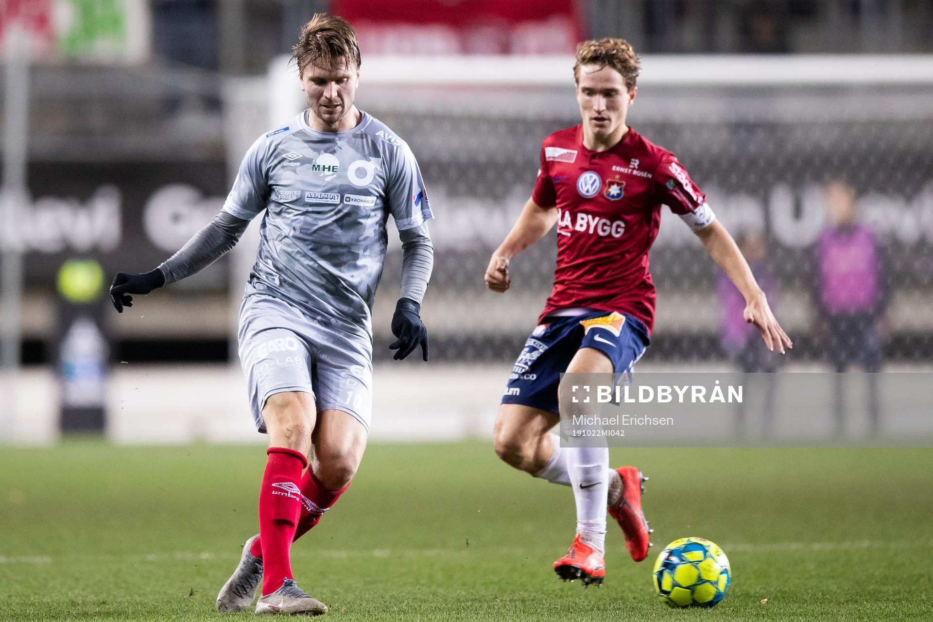 Degerfors Marcus Astvald och Örgrytes Jakob Lindström under fotbollsmatchen i Superettan mellan Örgryte och Degerfors den 22 oktober 2019 i Göteborg.