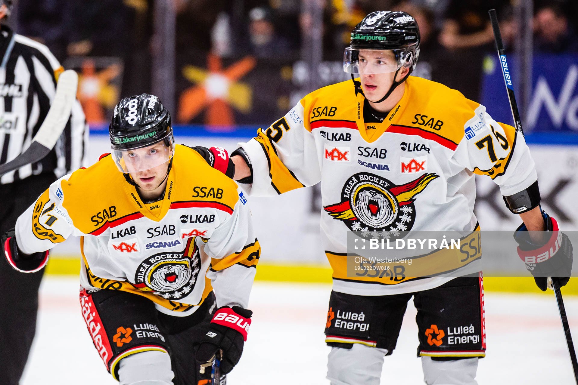 Luleås Petter Emanuelsson och Arttu Ilomäki jublar