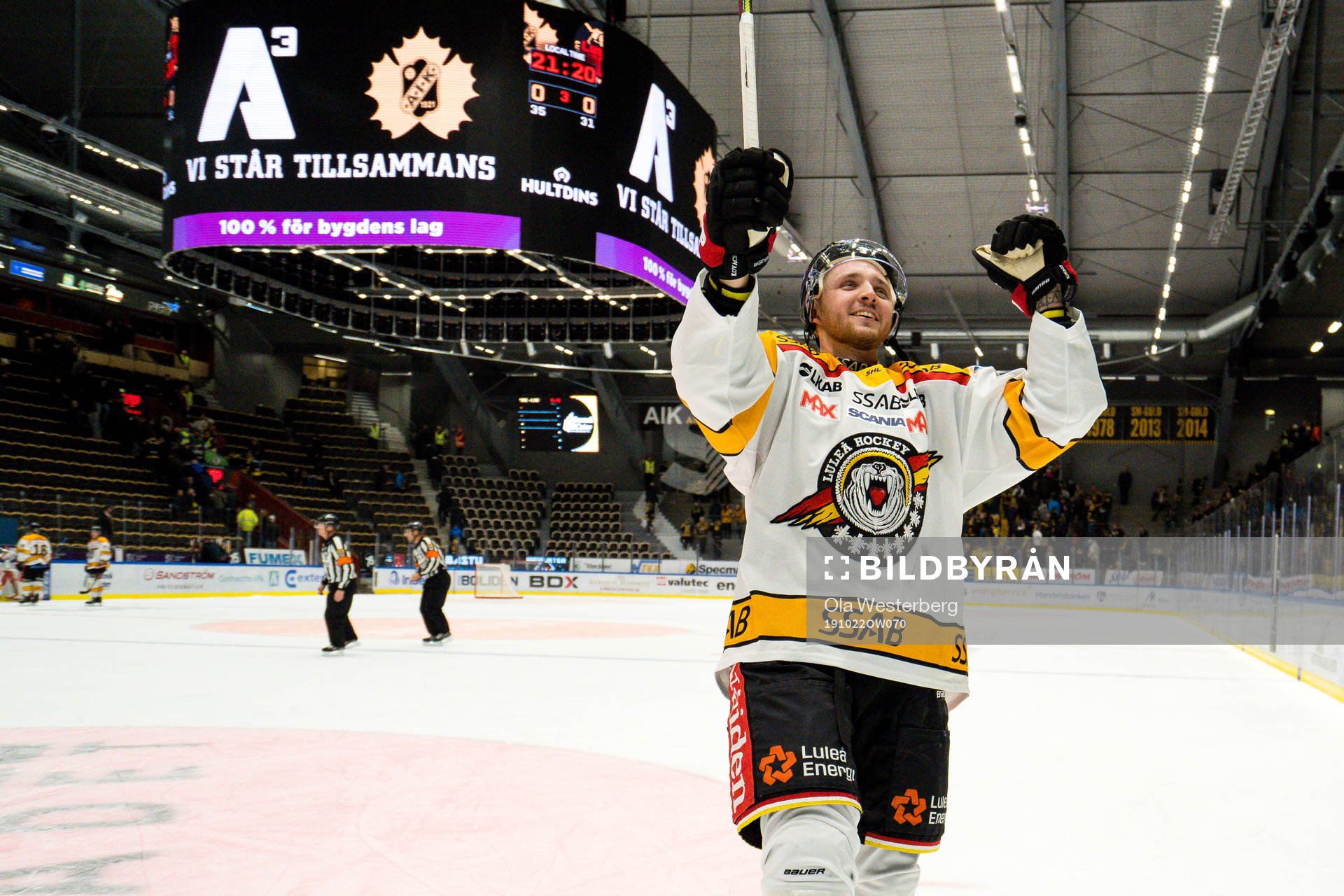 Luleås Robin Kovacs jublar