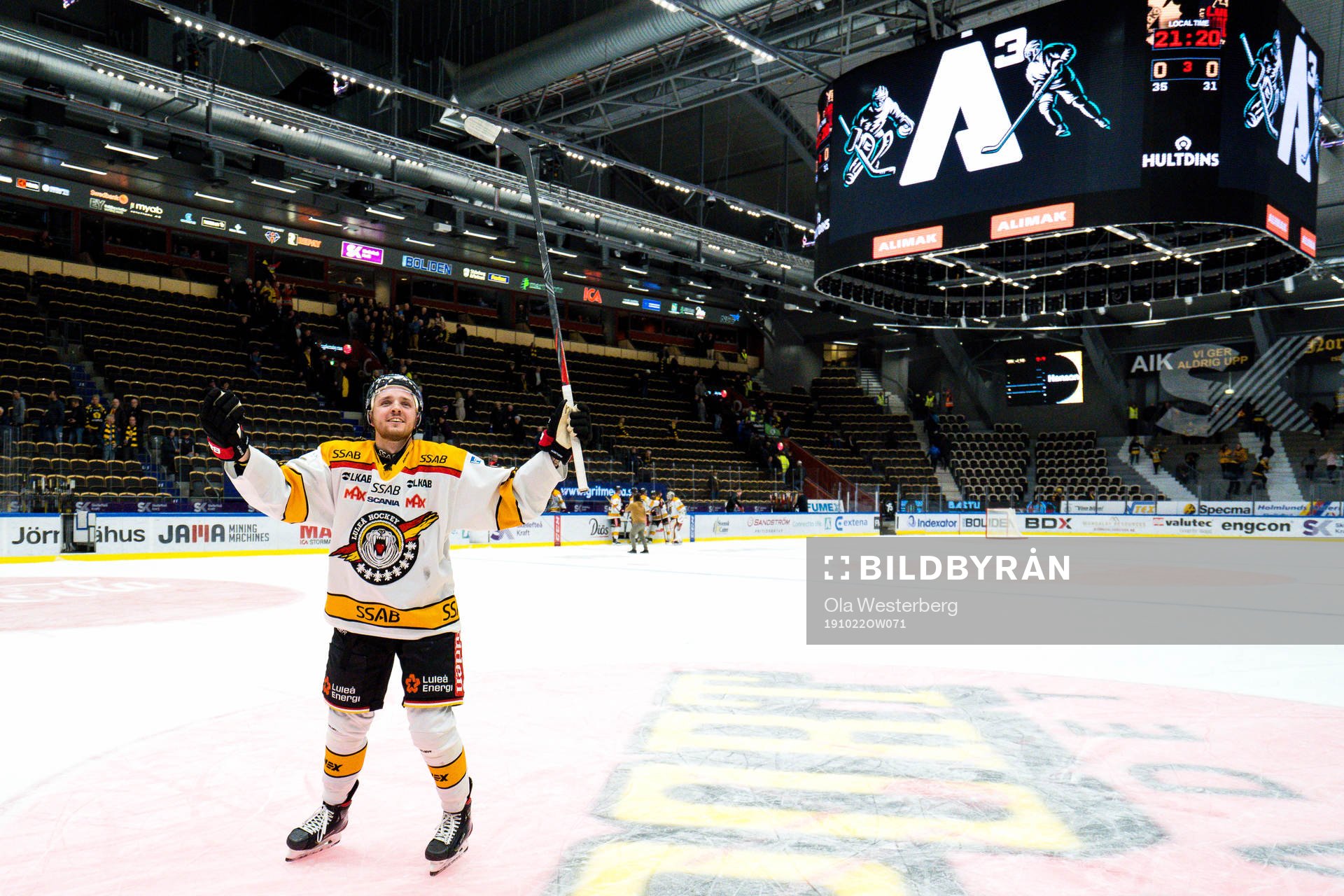 Luleås Robin Kovacs jublar