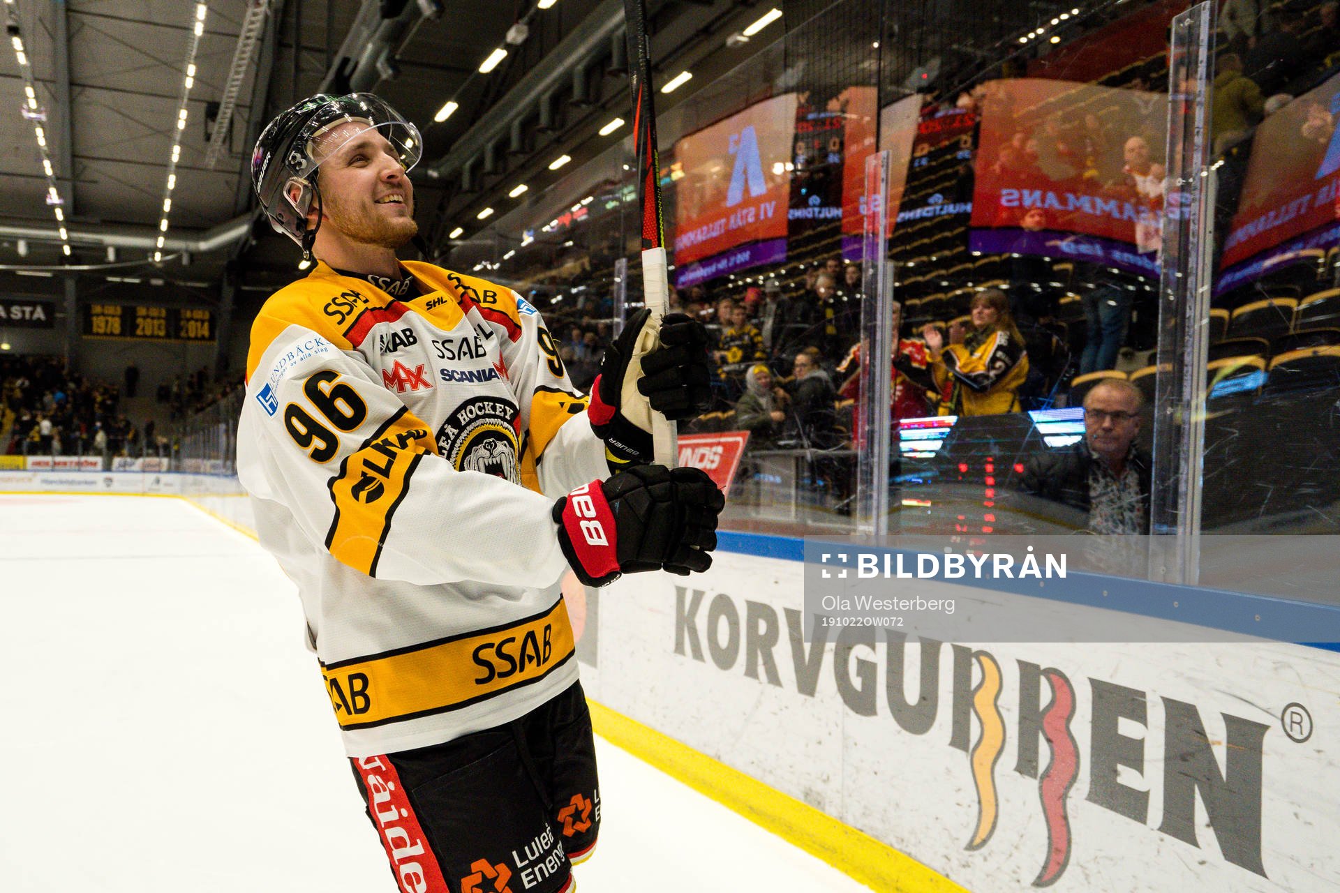 Luleås Robin Kovacs jublar
