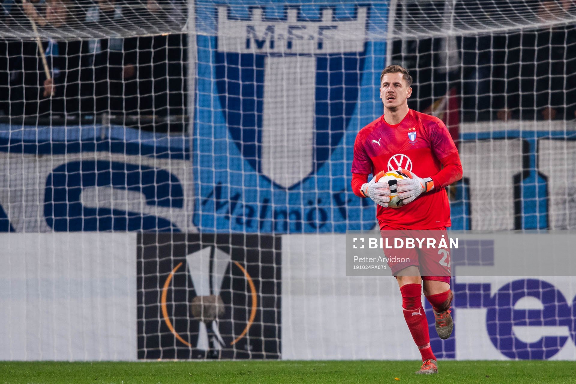 Goalkeeper Johan Dahlin of Malmö FF