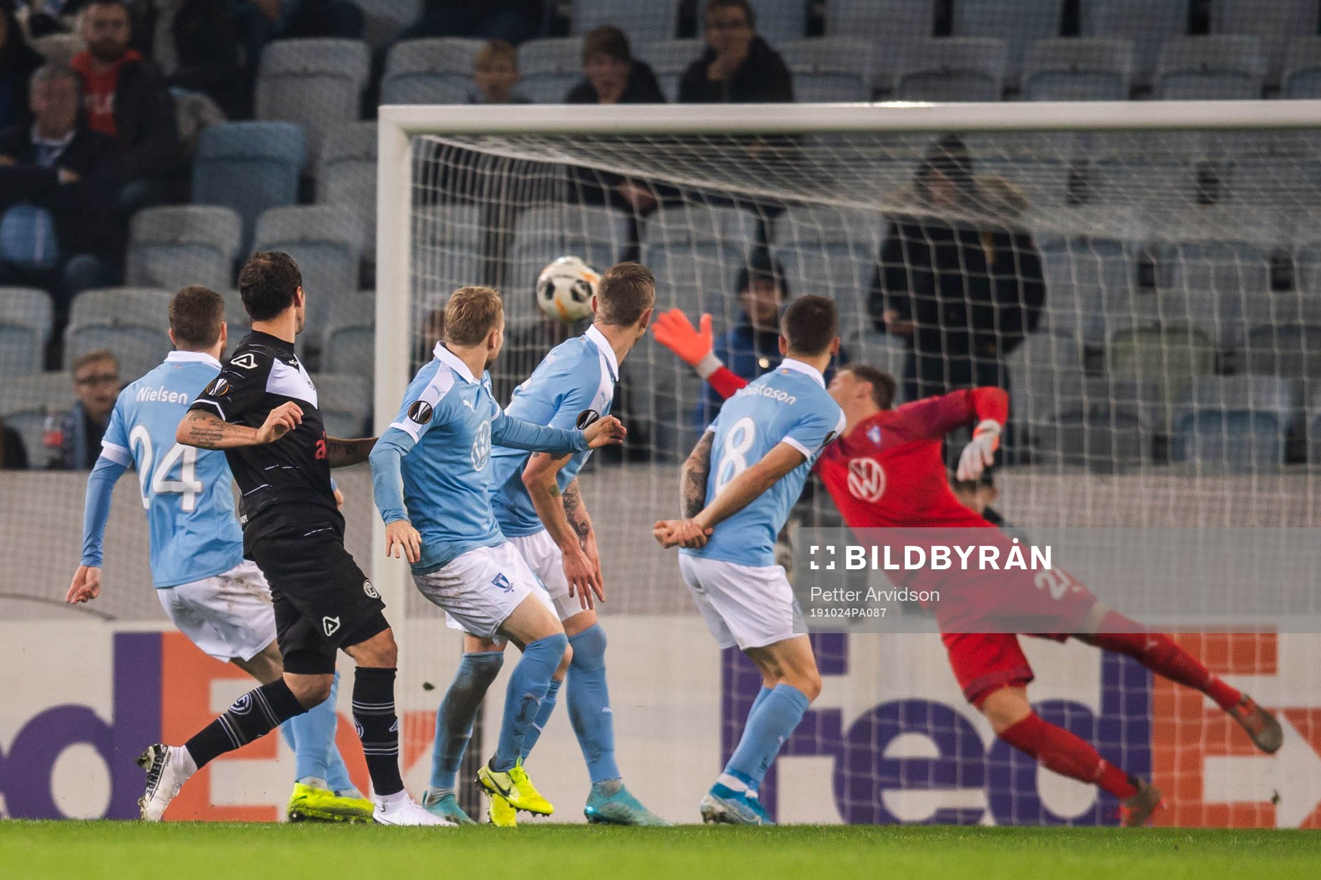 Alexander Gerndt of Lugano scores 2-1