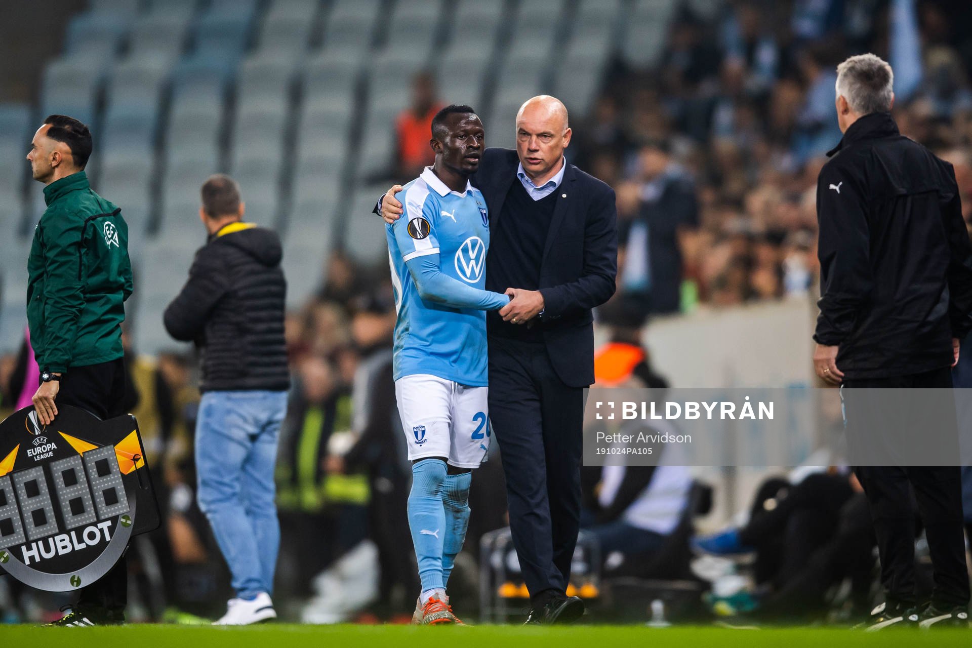 Bonke Innocent and Uwe Rösler, head coach of Malmö FF