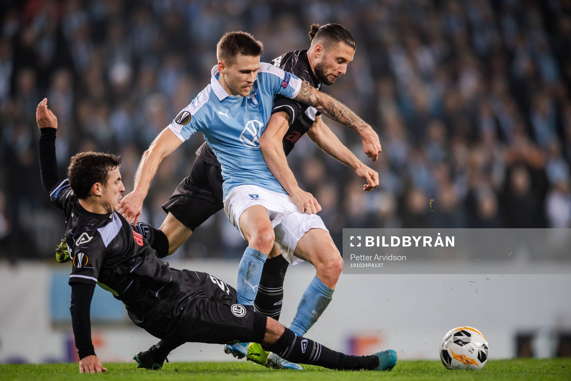 Arnor Traustason of Malmö FF against Olivier Custodio and