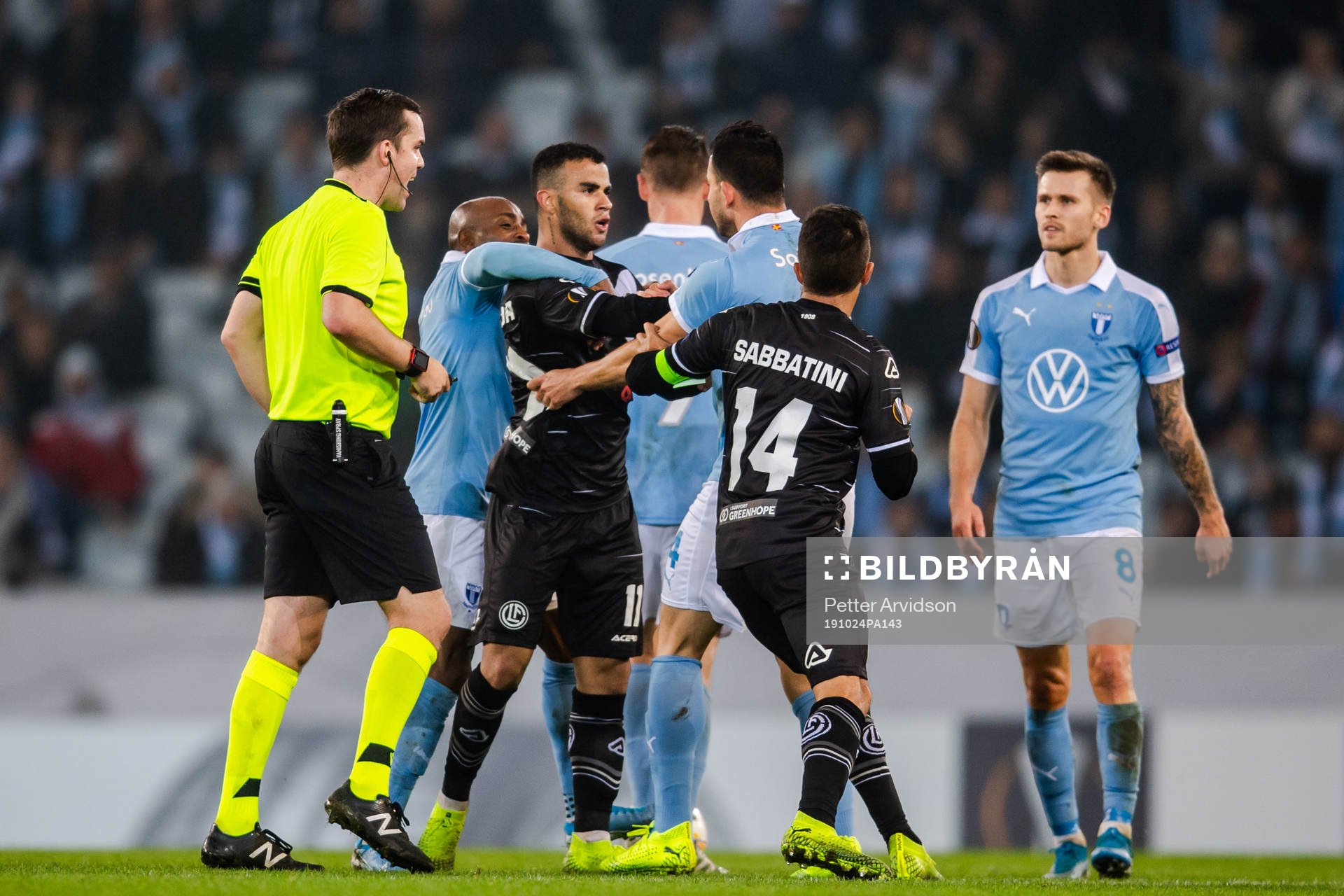 Behrang Safari of Malmö FF in a dispute with Carlinhos